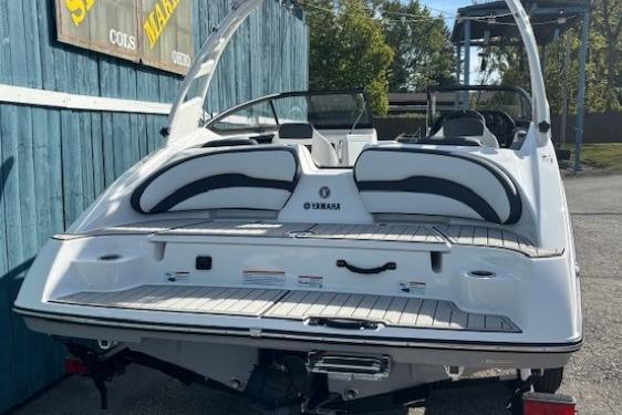 2026 Yamaha Boats 195S, sleek white design, rear view, parked outdoors.