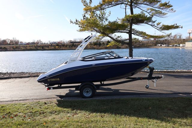 2026 Yamaha Boats 195 S BOTH COLOR AVAILABLE - 2
