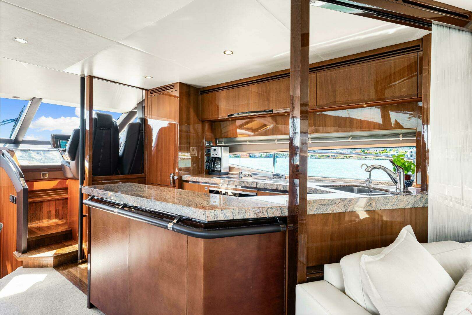 2014 Princess Y72 - Image 127