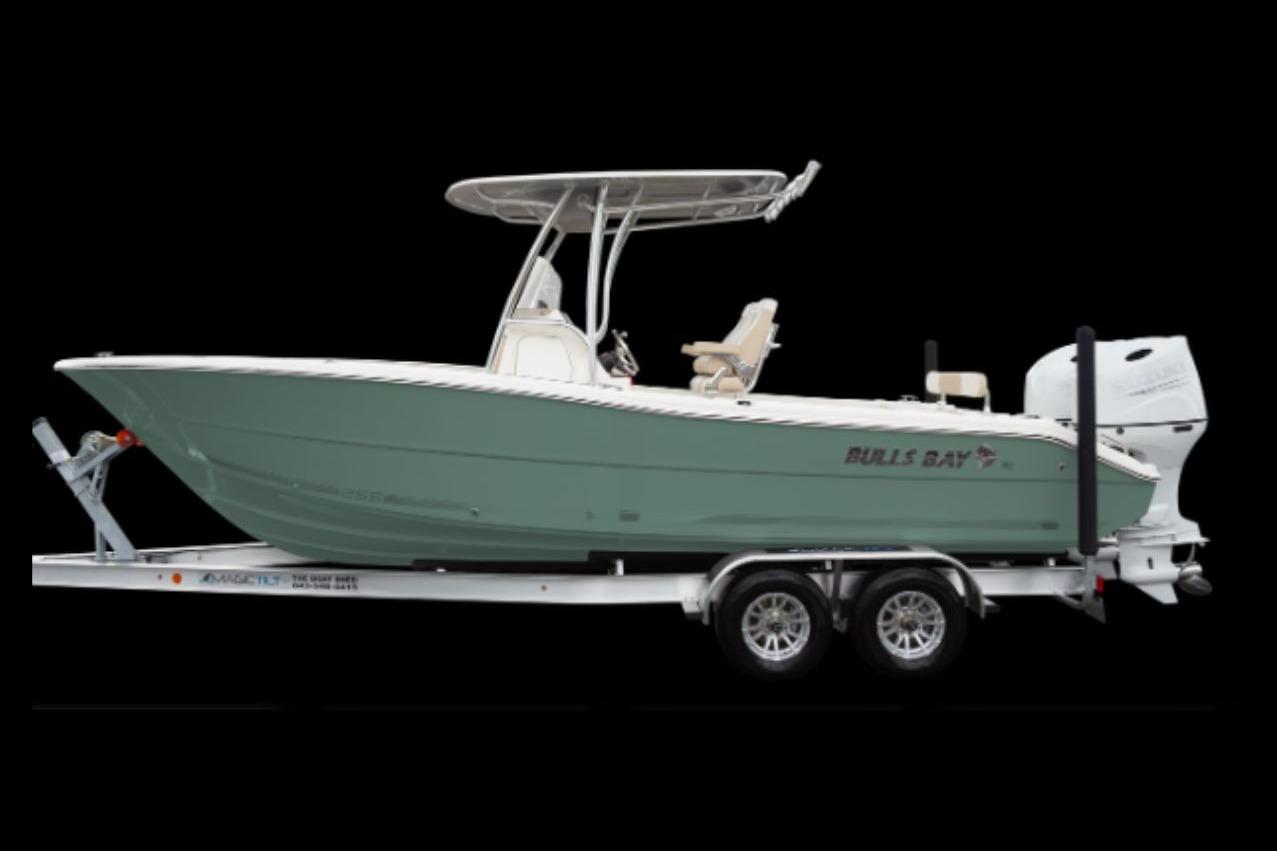 2027 Bulls Bay 255 Center Console
