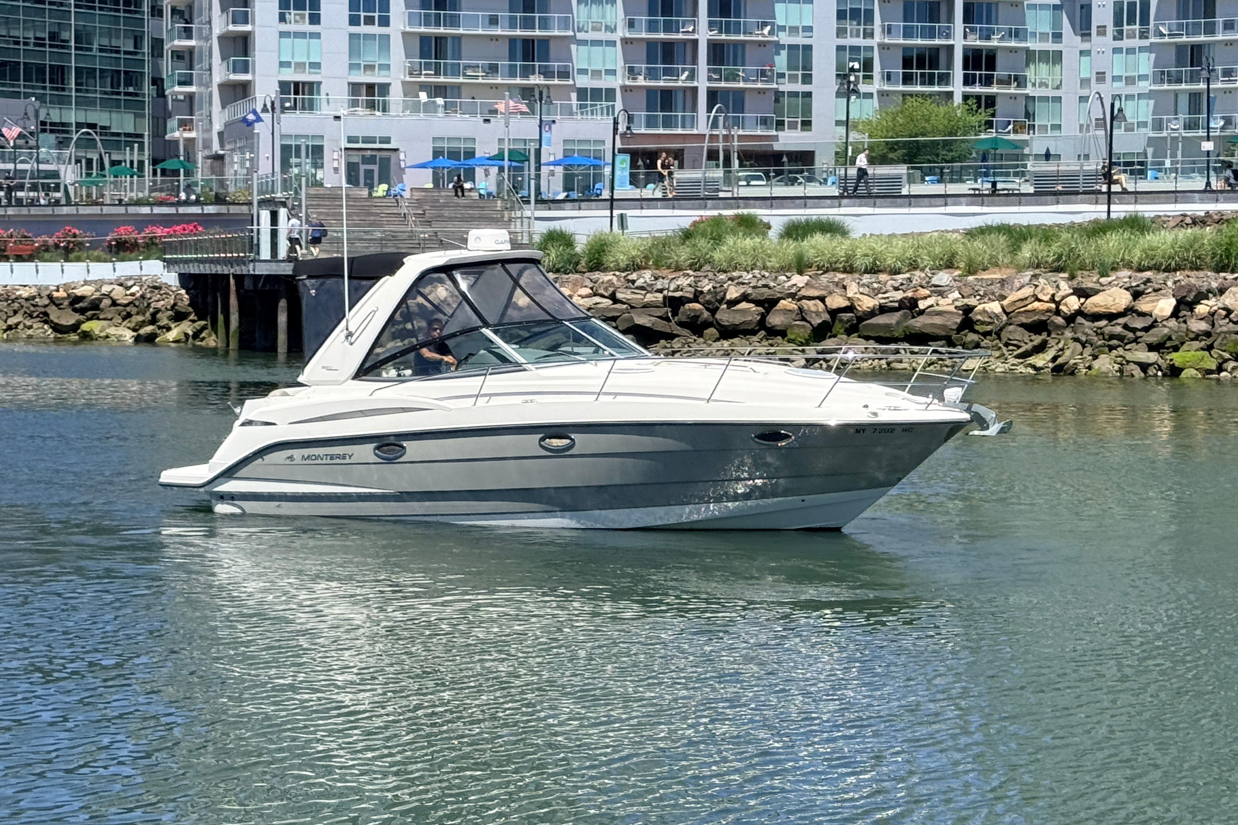 2011 Monterey 320 Sport Yacht