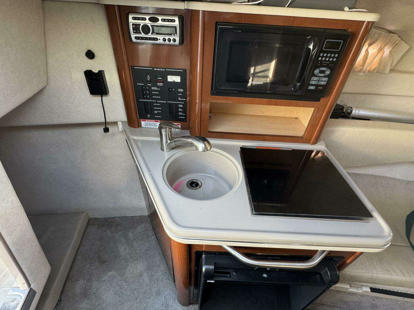 2008 Sea Ray 240 Sundancer - Image 9