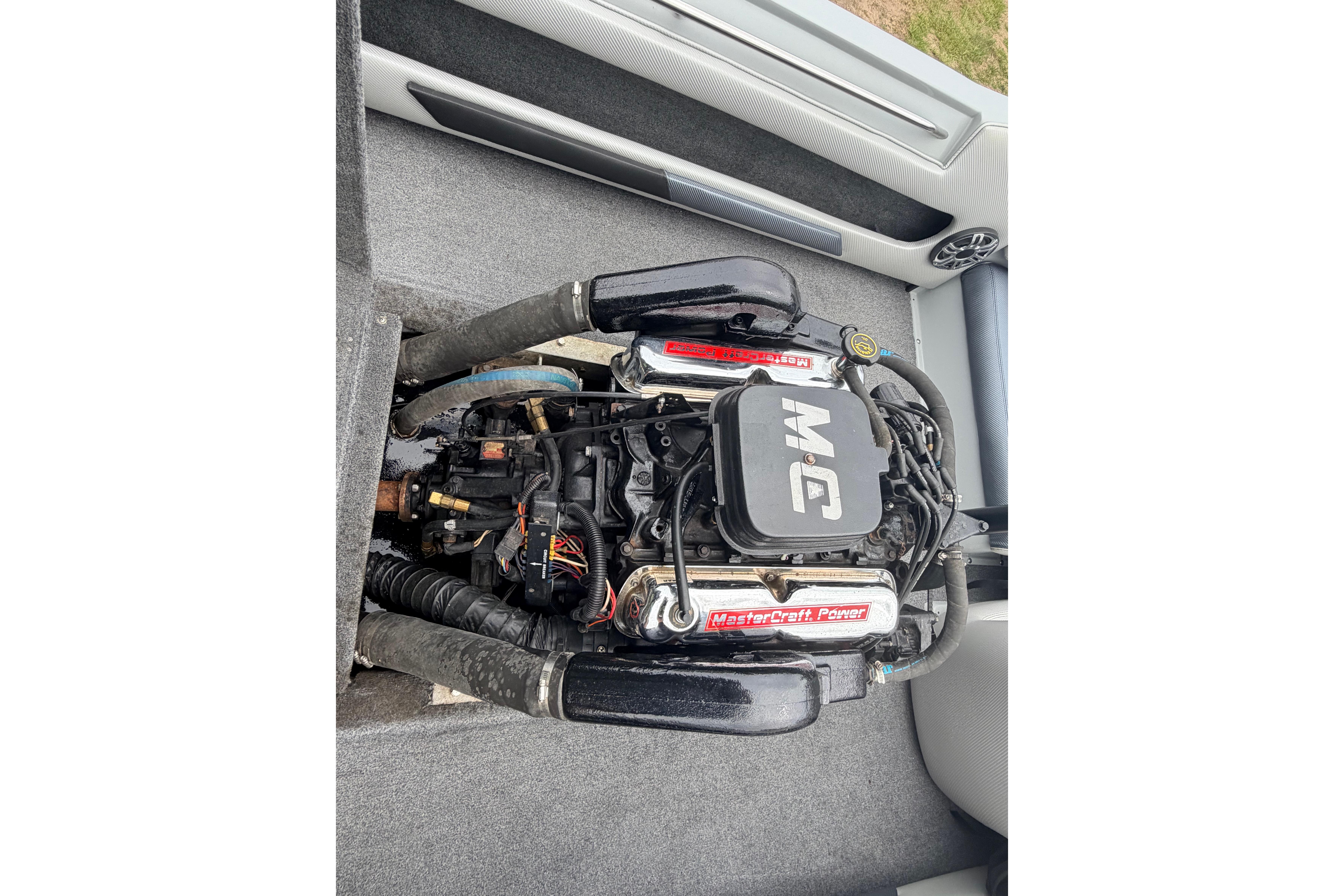 1989 MasterCraft ProStar 190 engine, showcasing detailed components and layout.