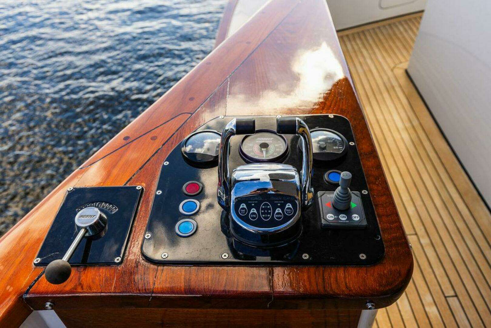 2009 Crystal Yachts Enclosed Pilothouse - Image 27