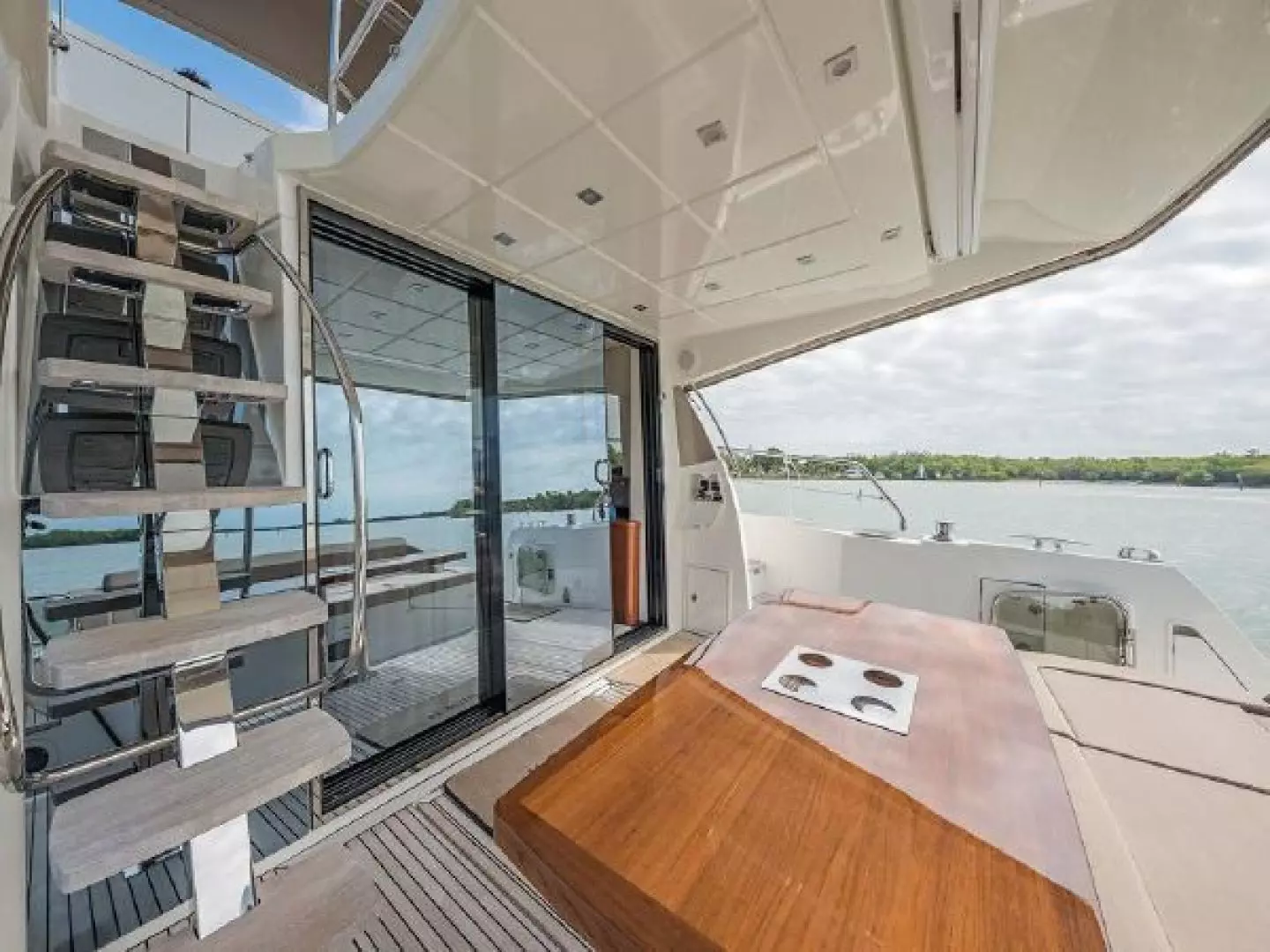2015 Prestige 550 - Image 18