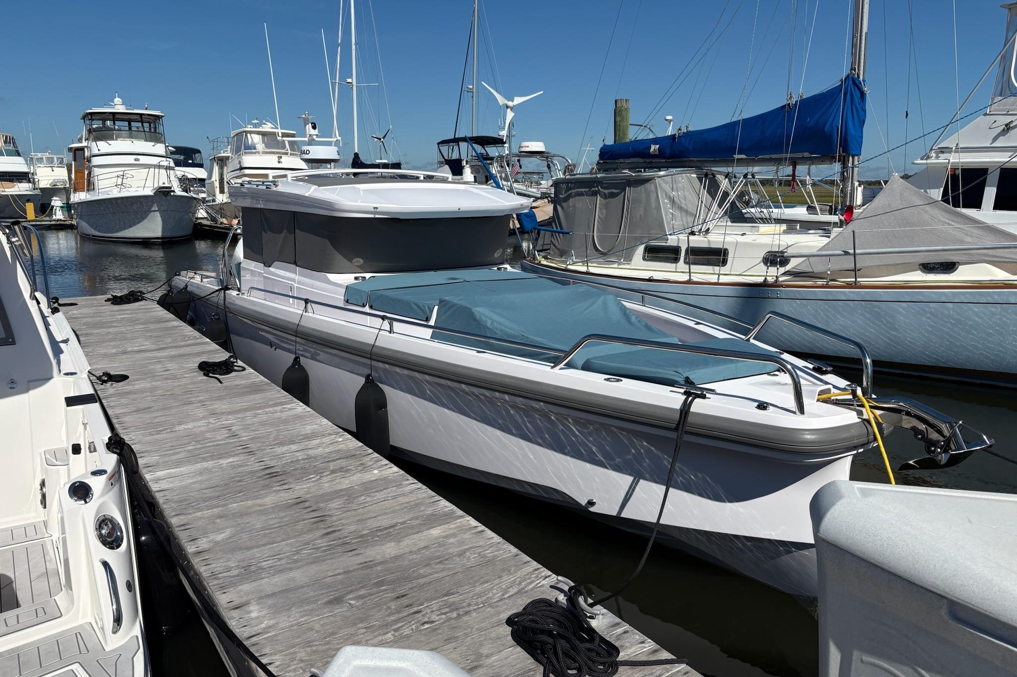 2024 Axopar 37 XC Cross Cabin