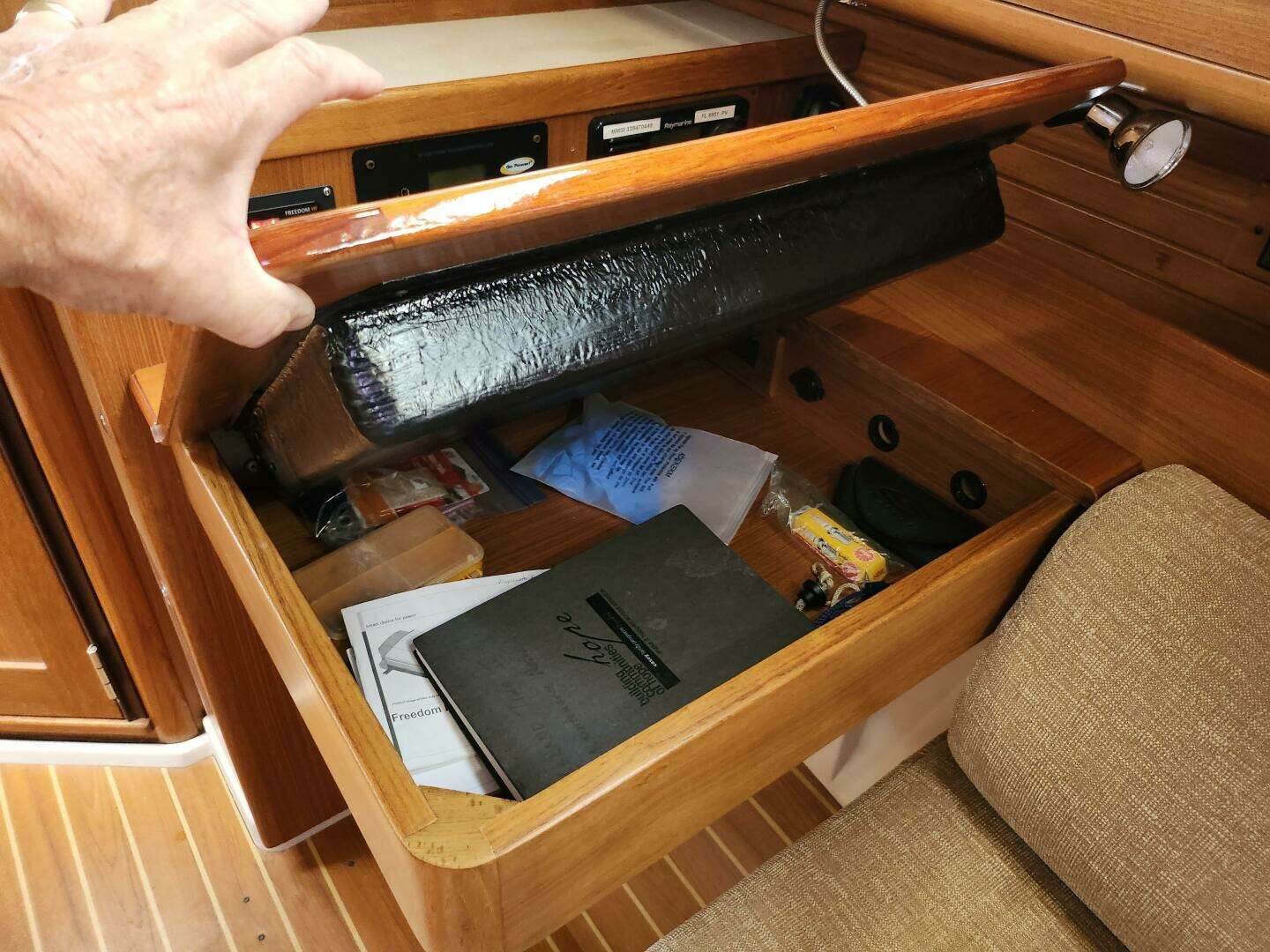 2012 Catalina 355 - Image 36