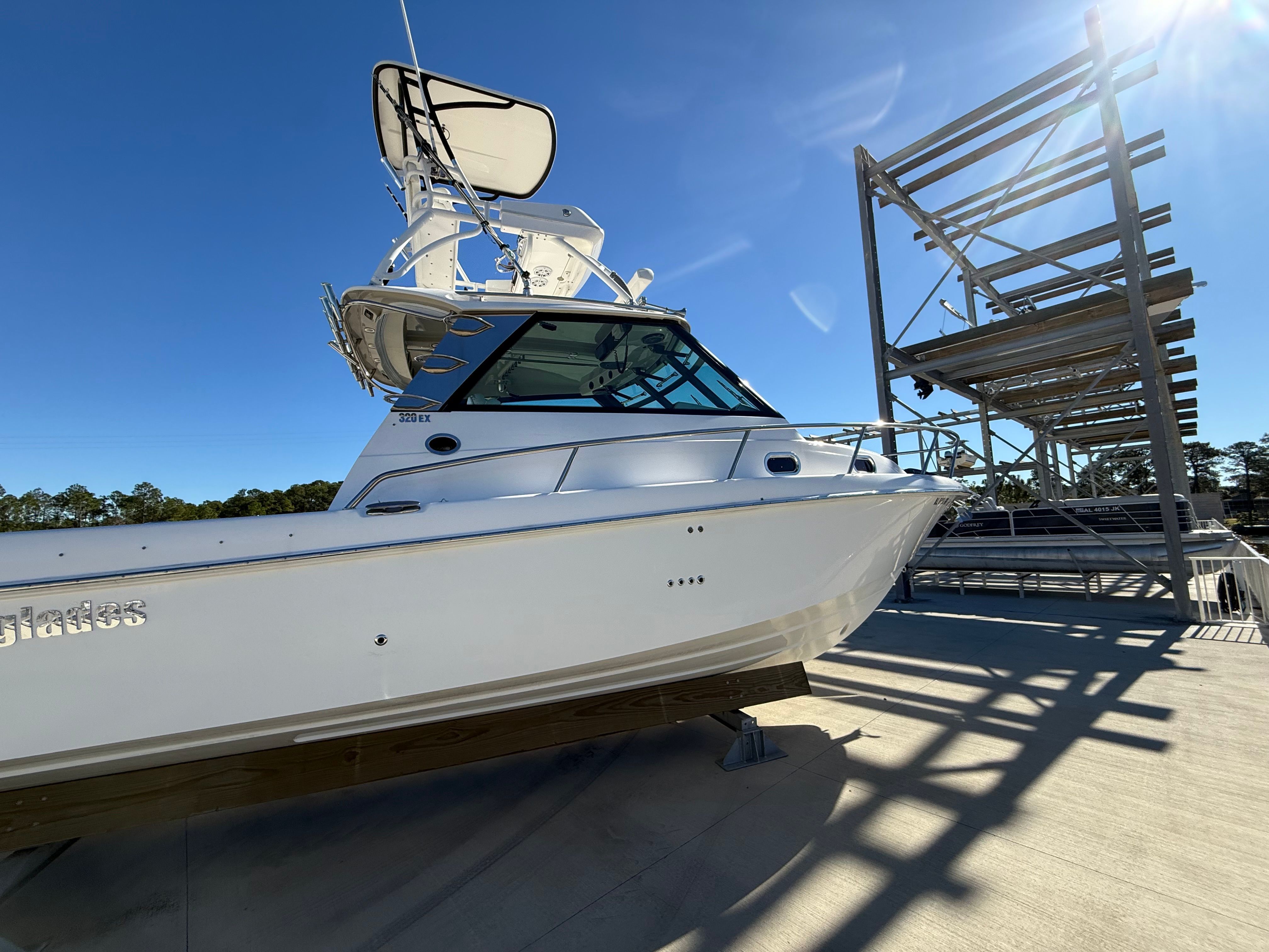 2015 Everglades 320EX