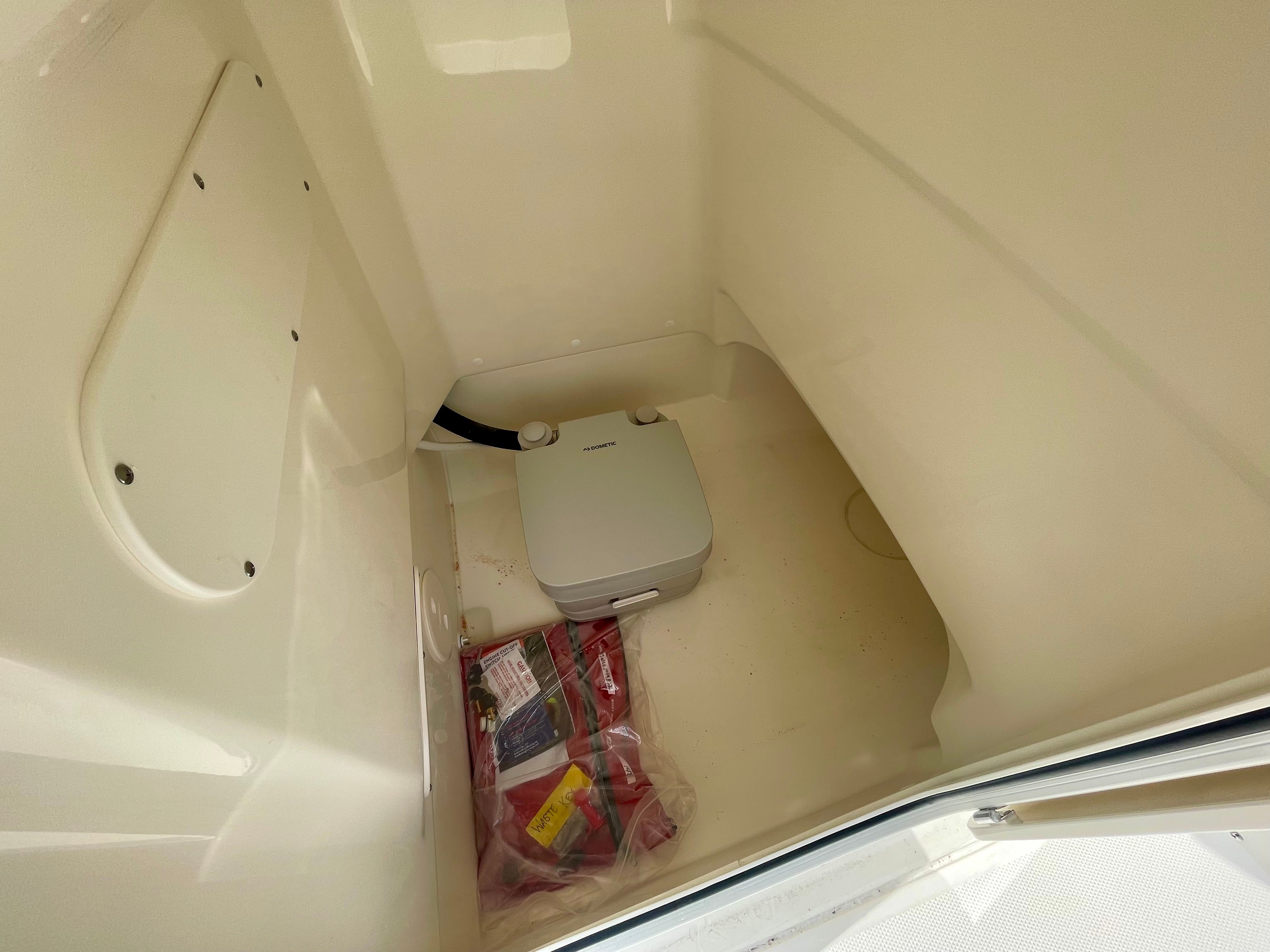 2026 Boston Whaler 210 Montauk - 13