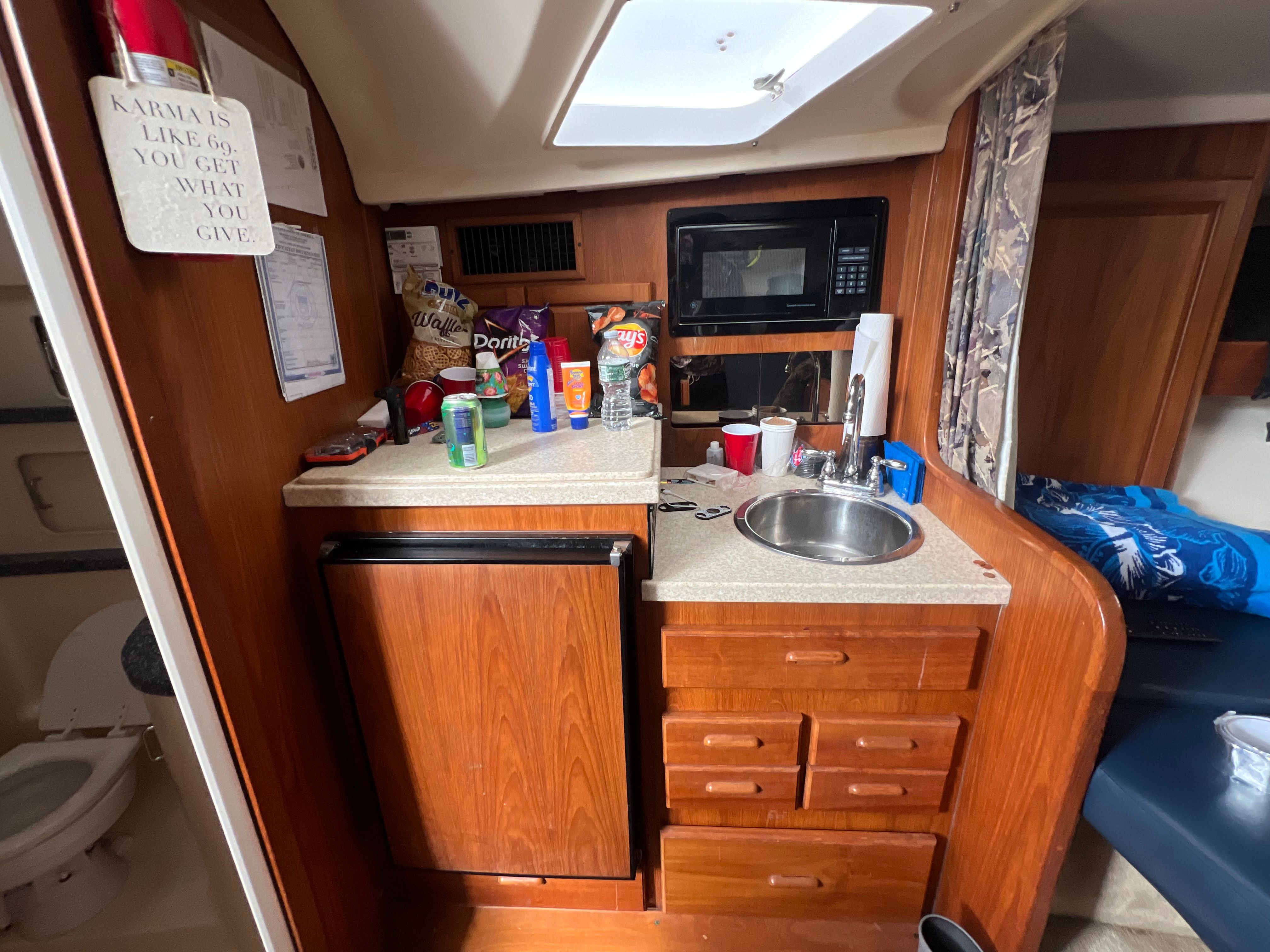 1998 Luhrs 32 - 37