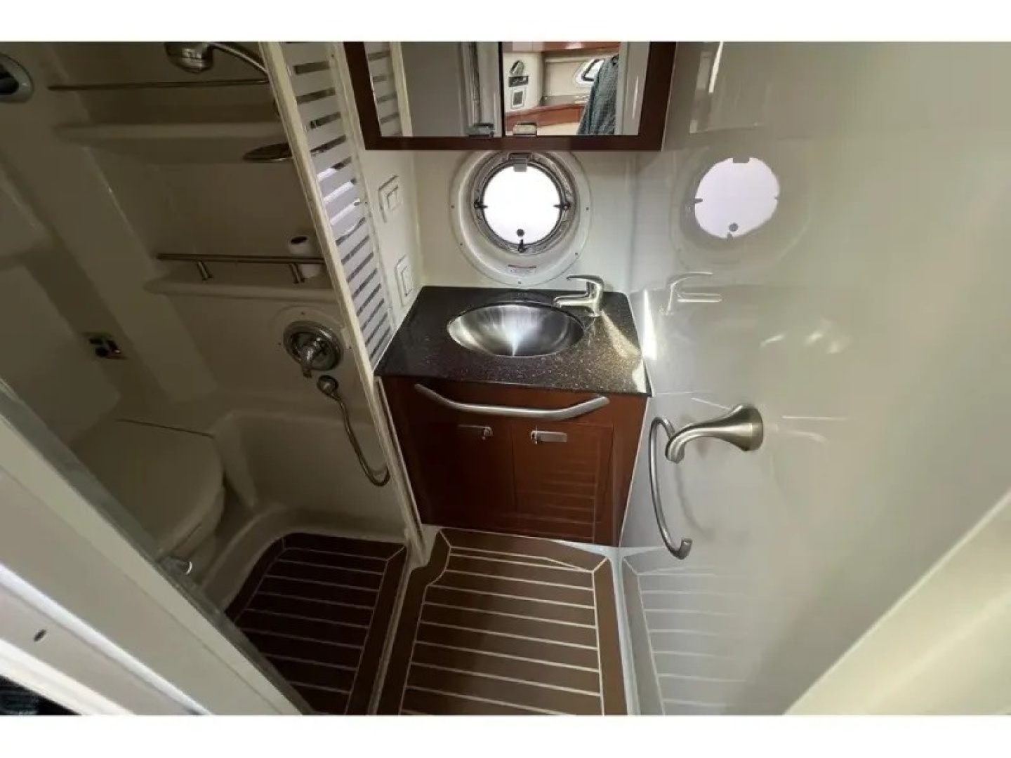 2012 Sea Ray 370 SUNDANCER - Image 23