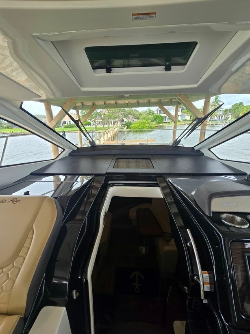 2018 Sea Ray — - Image 27