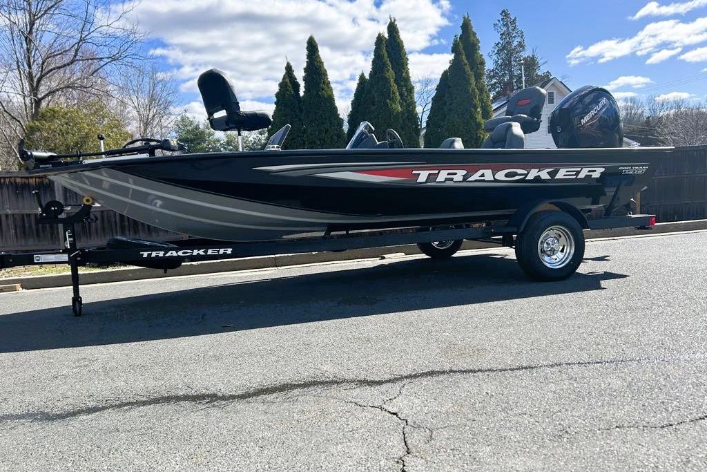 2026 Tracker Pro Team 195