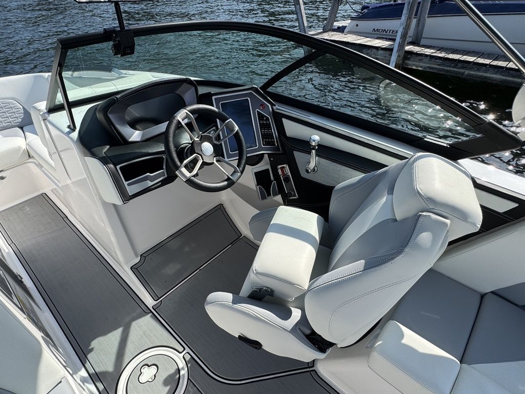 2024 MasterCraft X22 - 12
