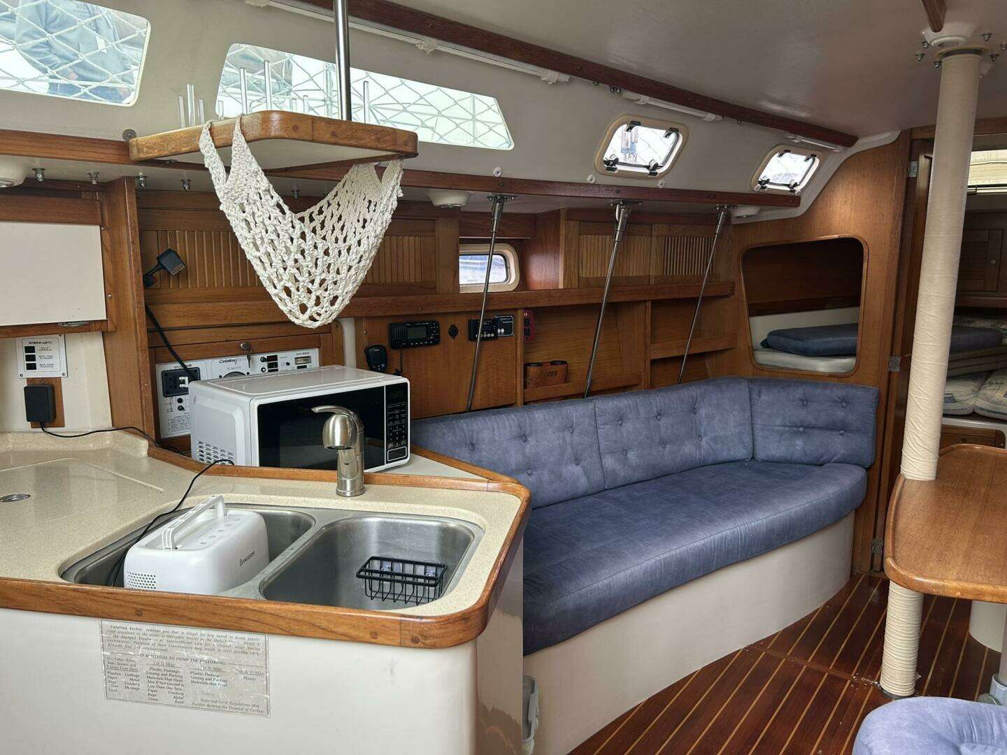 1995 Catalina 320 - Image 13