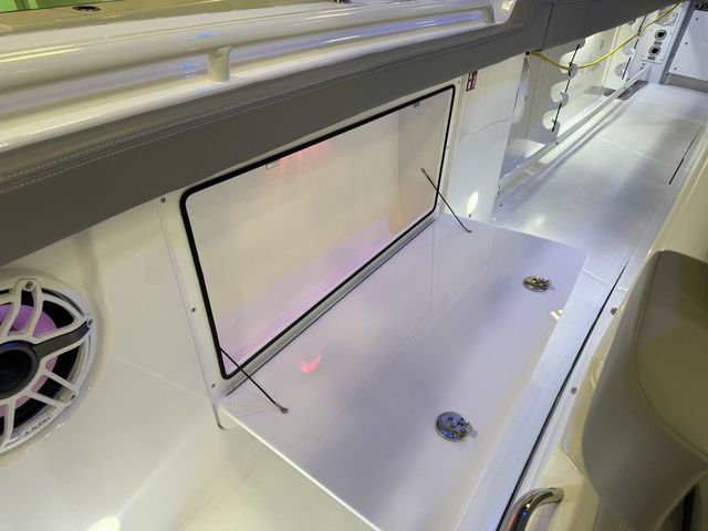 2026 Everglades 285 Center Console - 42