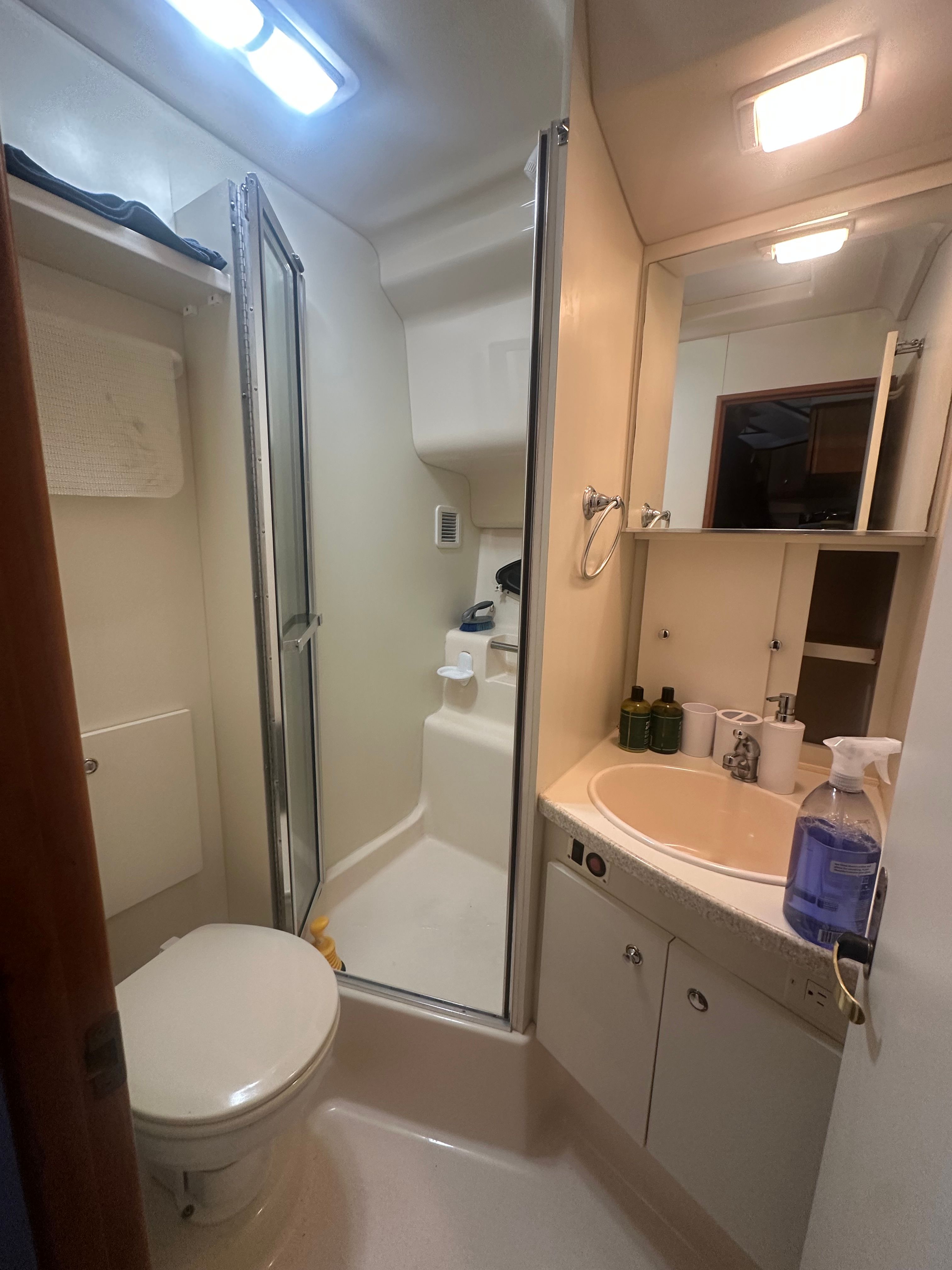 Interior view of a 2000 Silverton 351 Sedan bathroom.