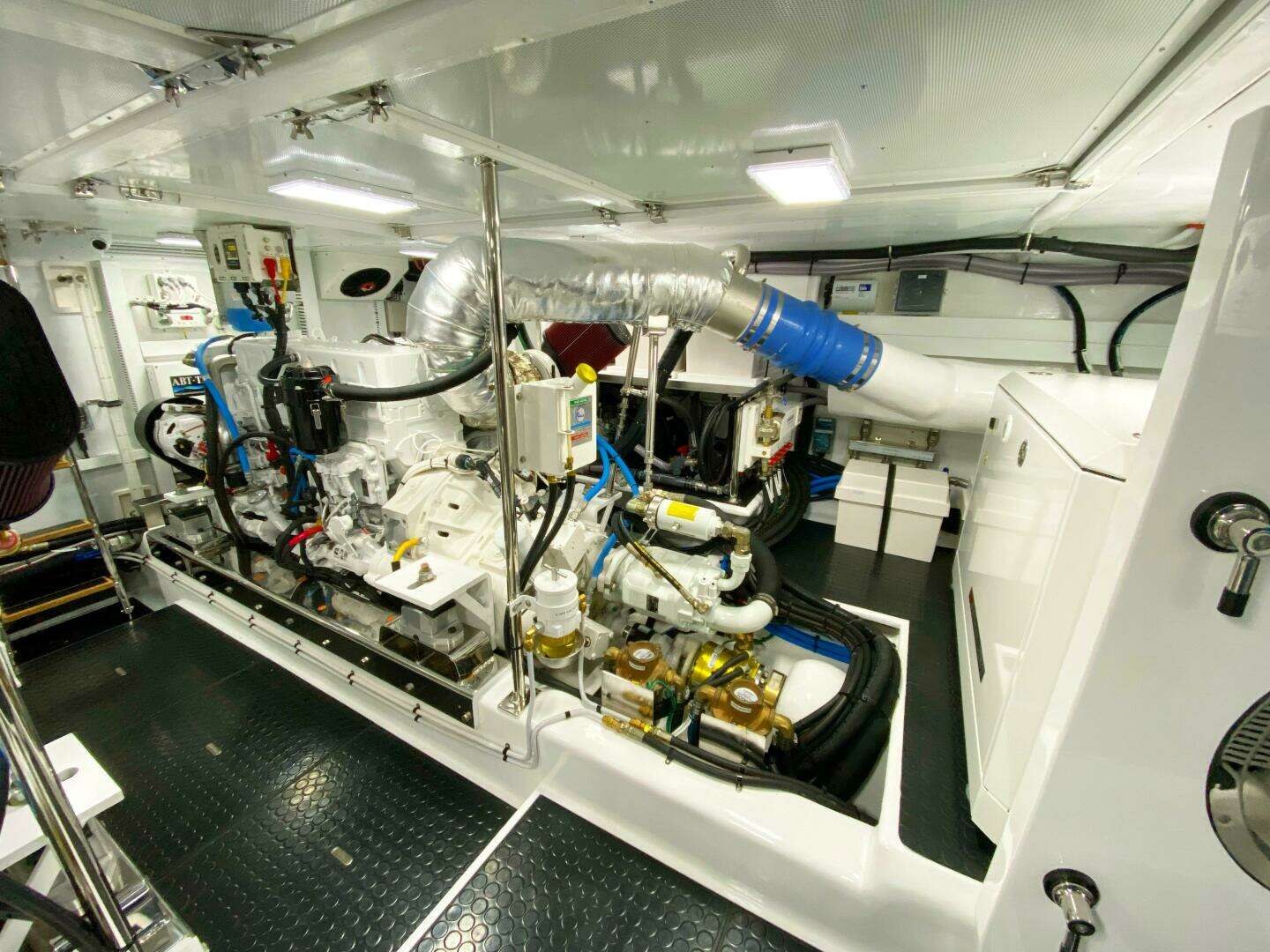 2023 Offshore Yachts ELV - Image 20