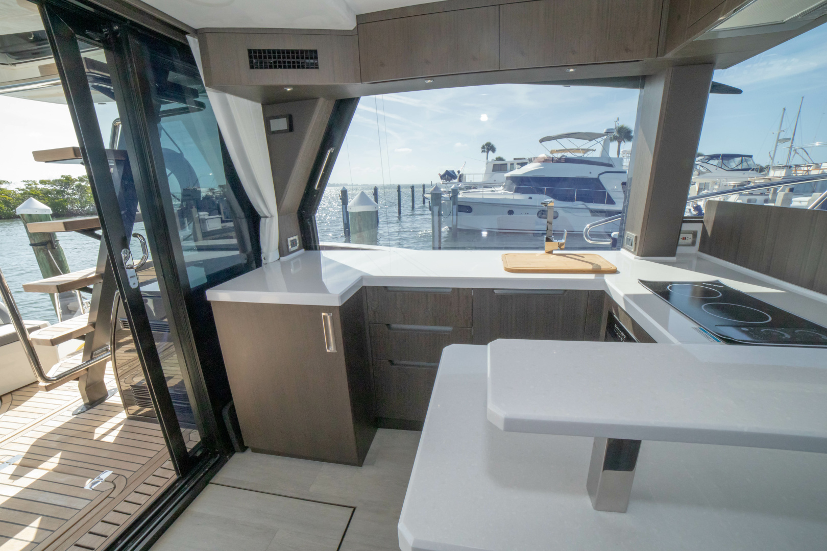 2024 Galeon 510 SKY - Image 16