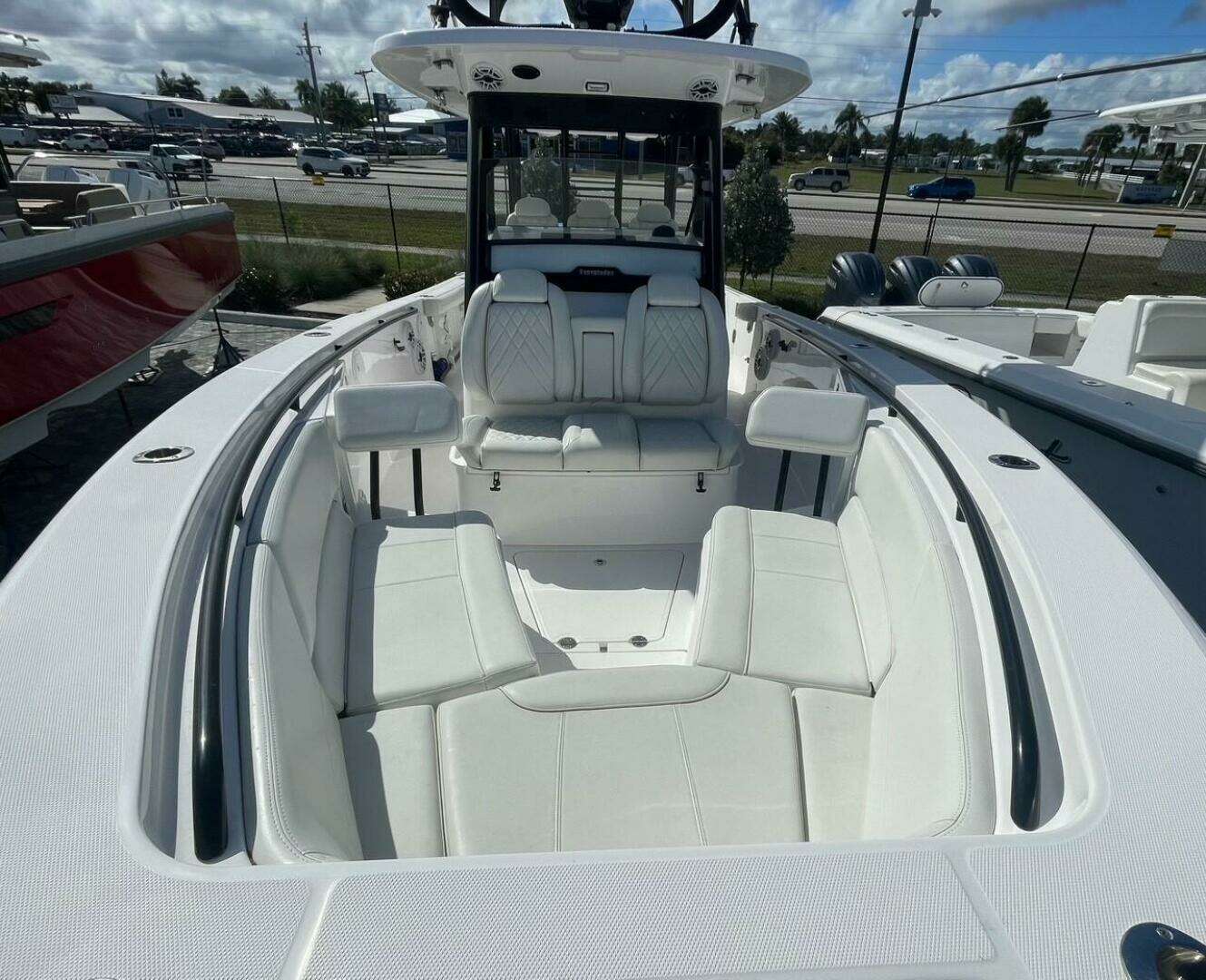 2022 Everglades 335 Center Console - Image 35