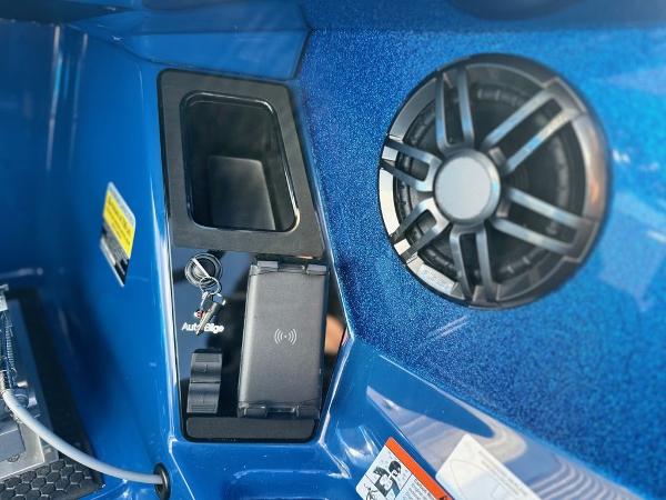 iKon LX 20 2024 boat dashboard with speaker, key holder, and phone dock.