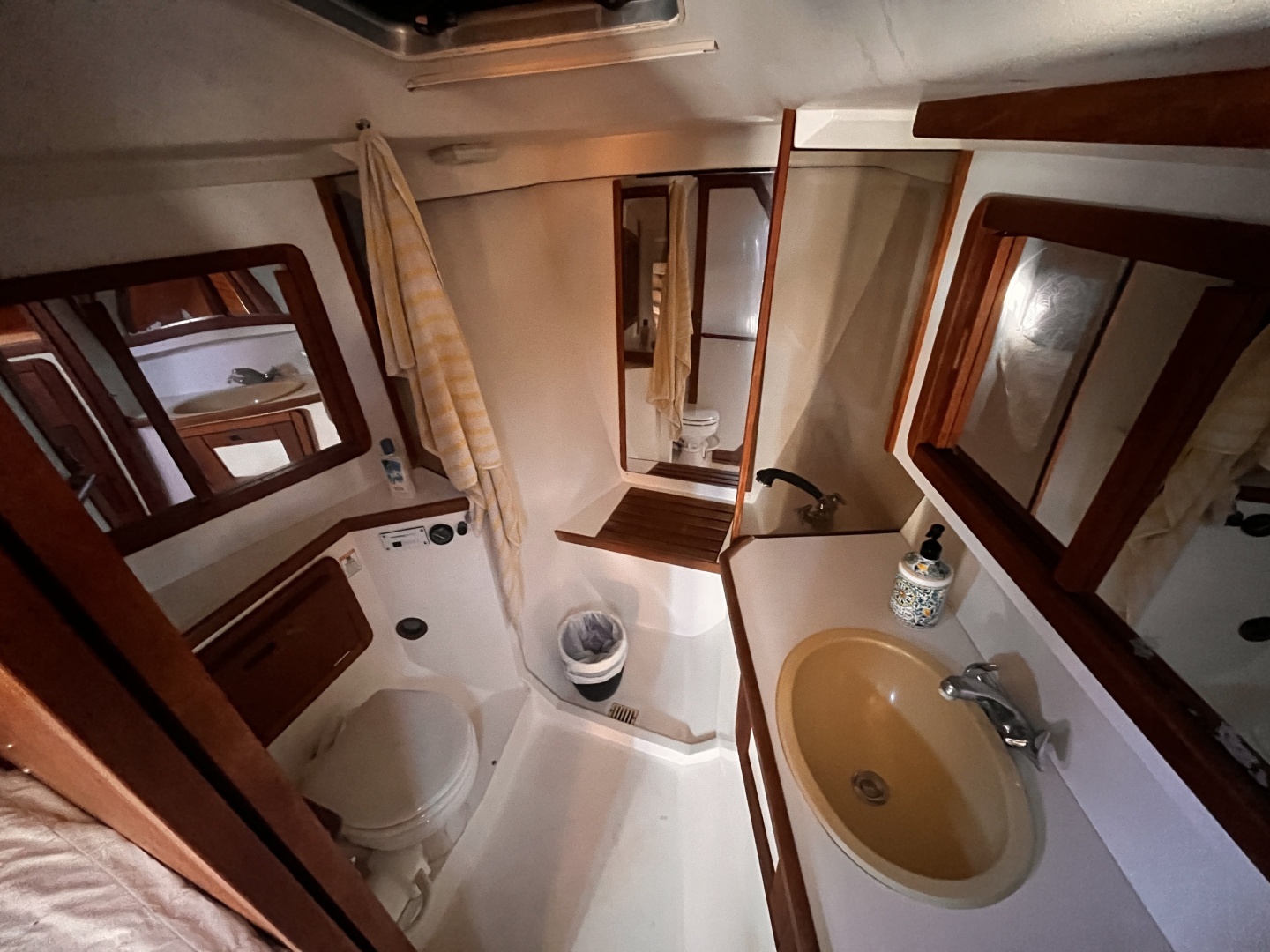 1990 Catalina 42 - Image 7