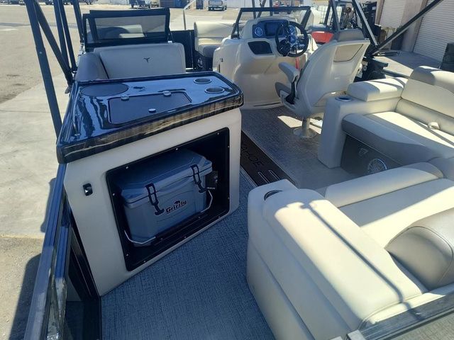 2026 Tahoe LTZ Elite Windshield 23 FT - 9