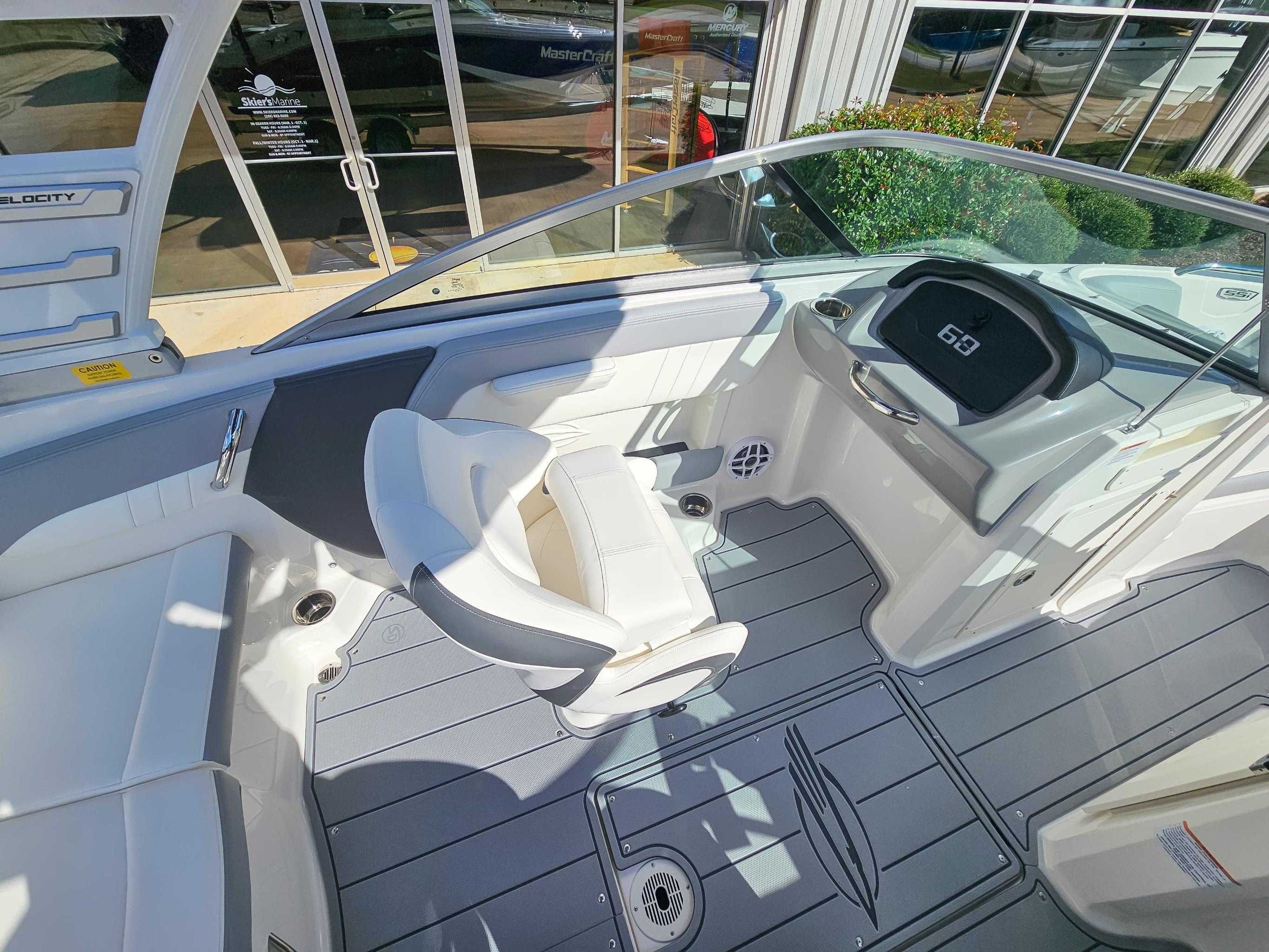 2025 Chaparral 21 SSi OB - 11