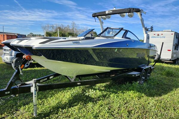 2018 Malibu Wakesetter 24 MXZ