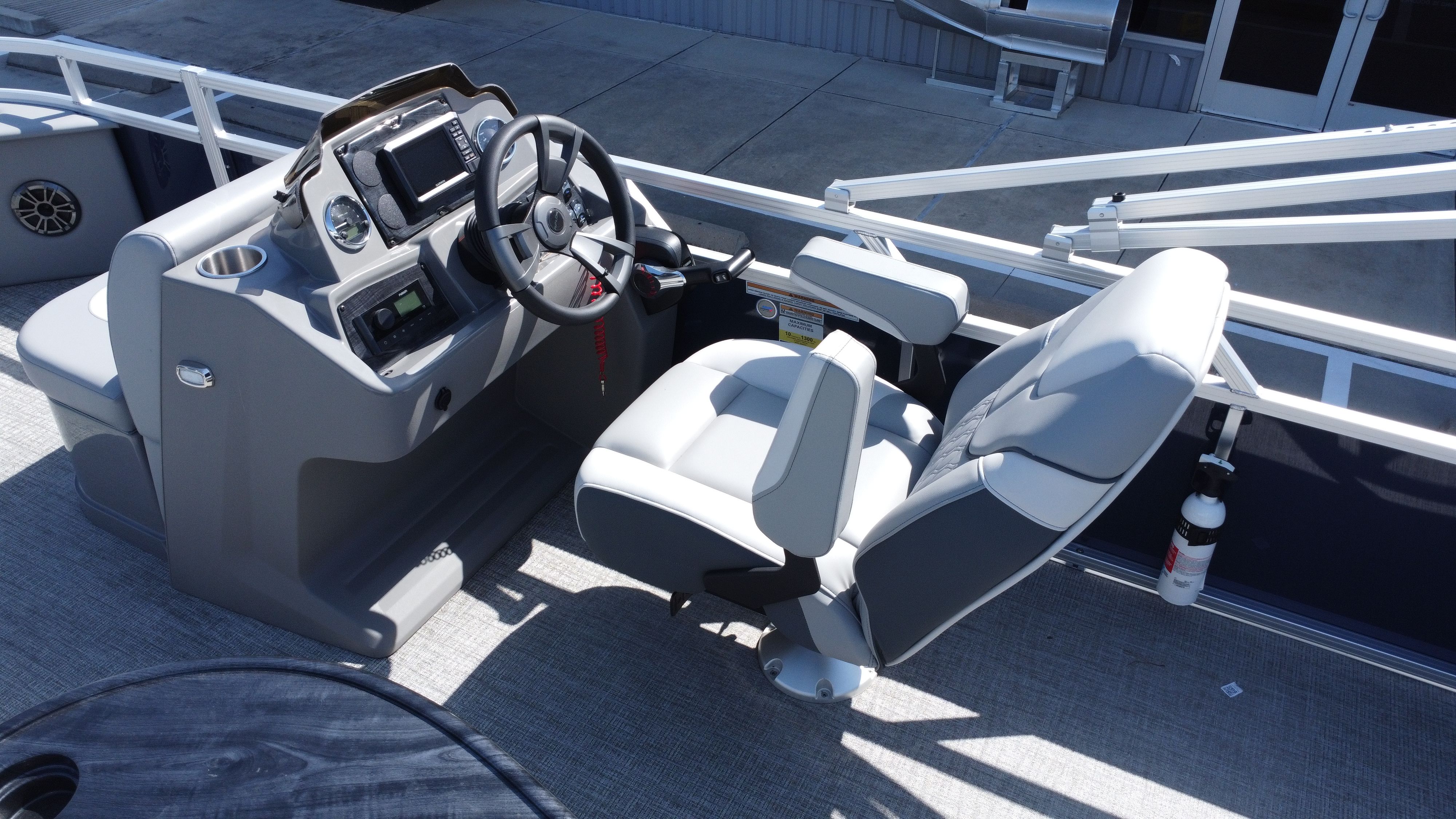 2025 Avalon Venture 85 Rear Fish - 21' - 24