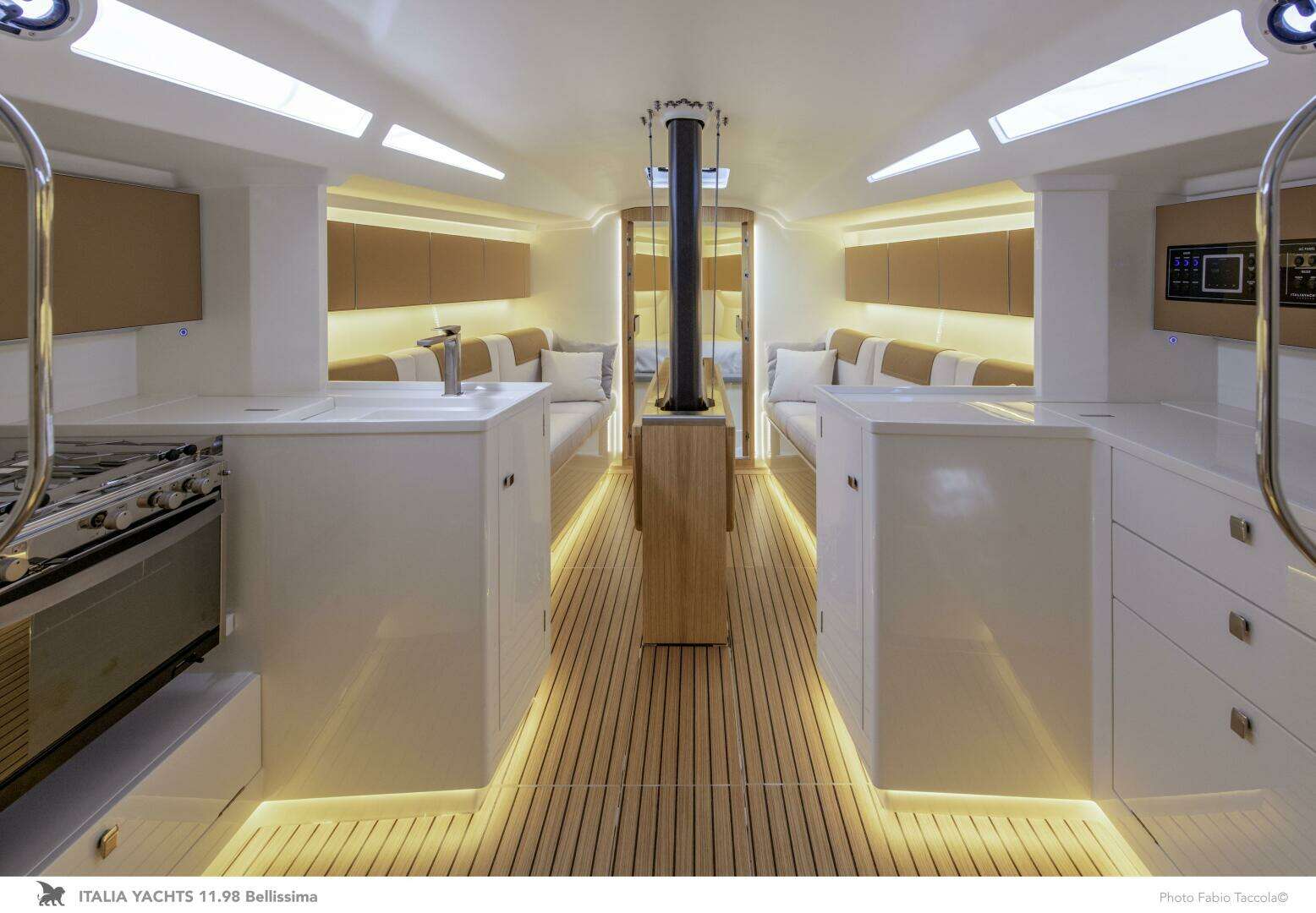 2026 Italia Yachts 11.98 - Image 4