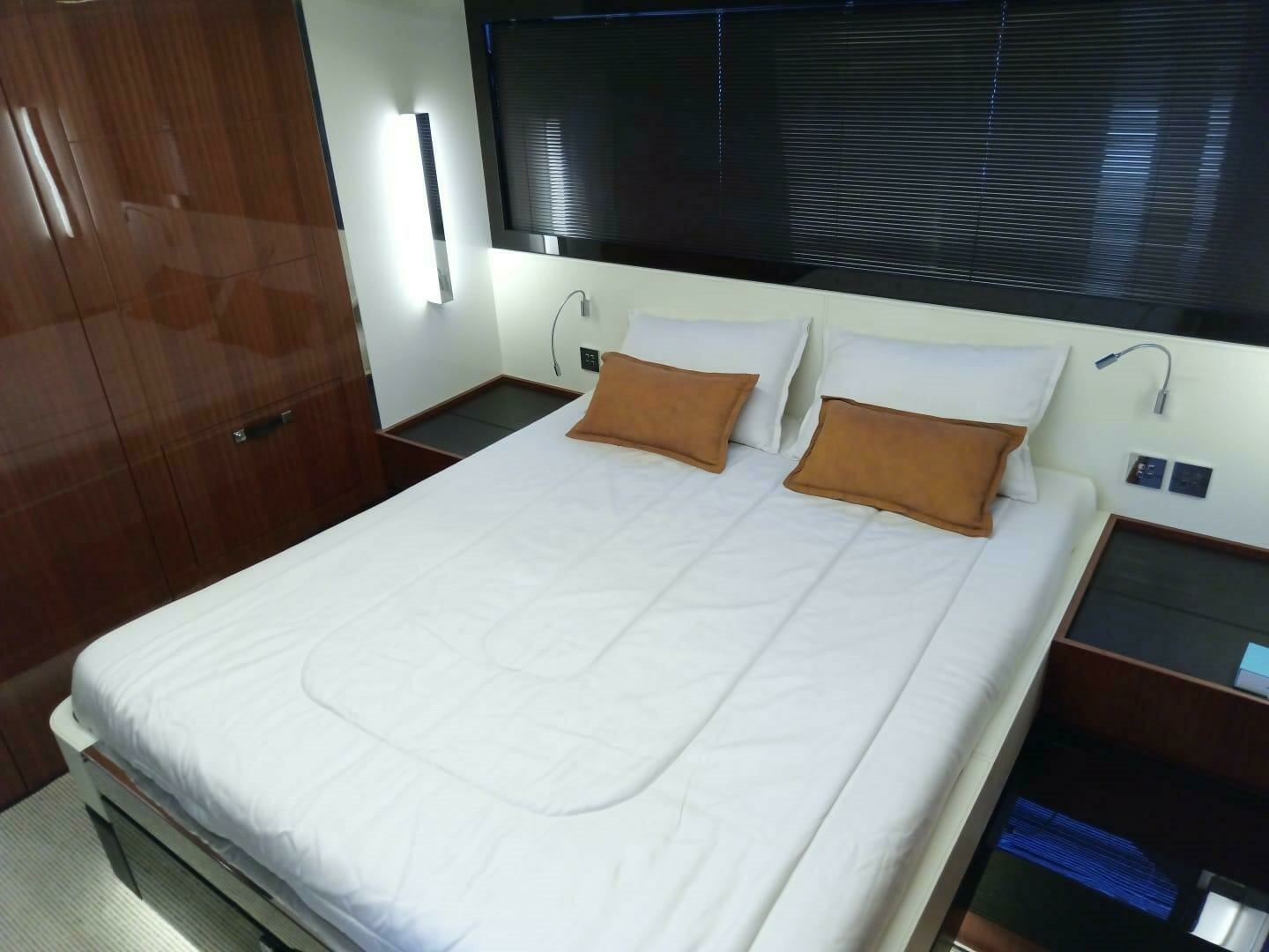 2019 Riva — - Image 27