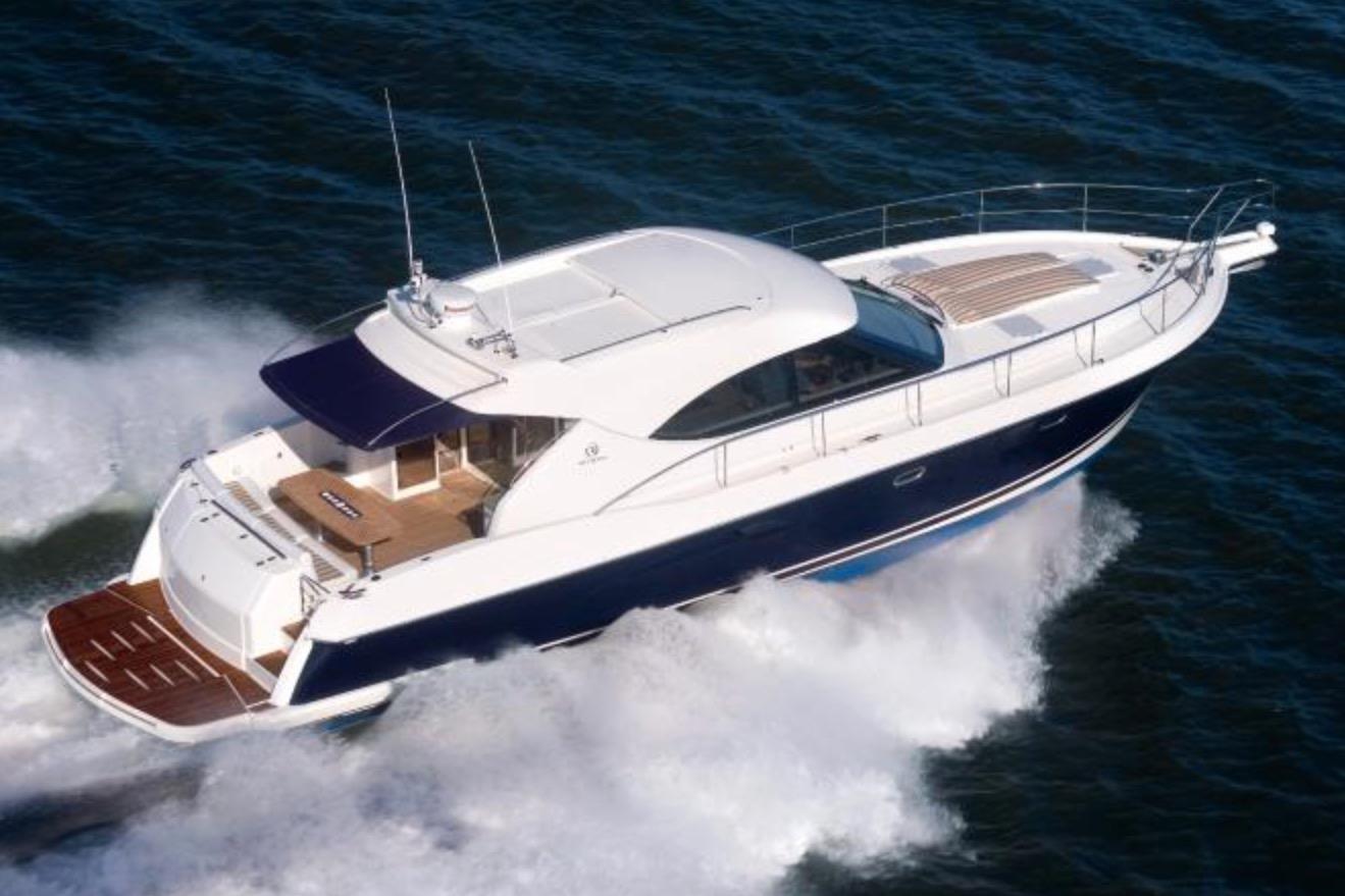 2008 Riviera 4700 Sport Yacht
