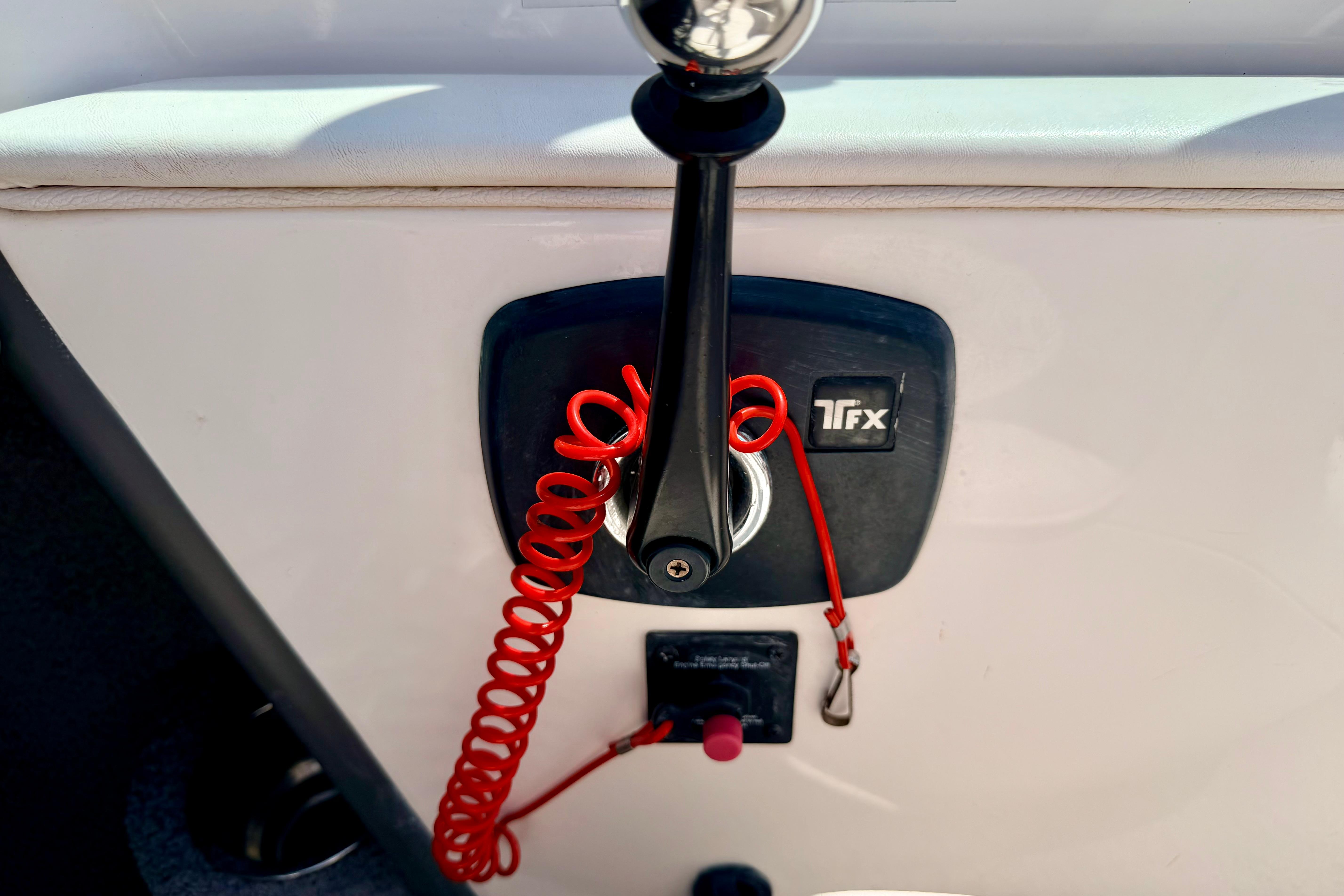 Throttle control with safety lanyard on 2008 Moomba Outback V boat.
