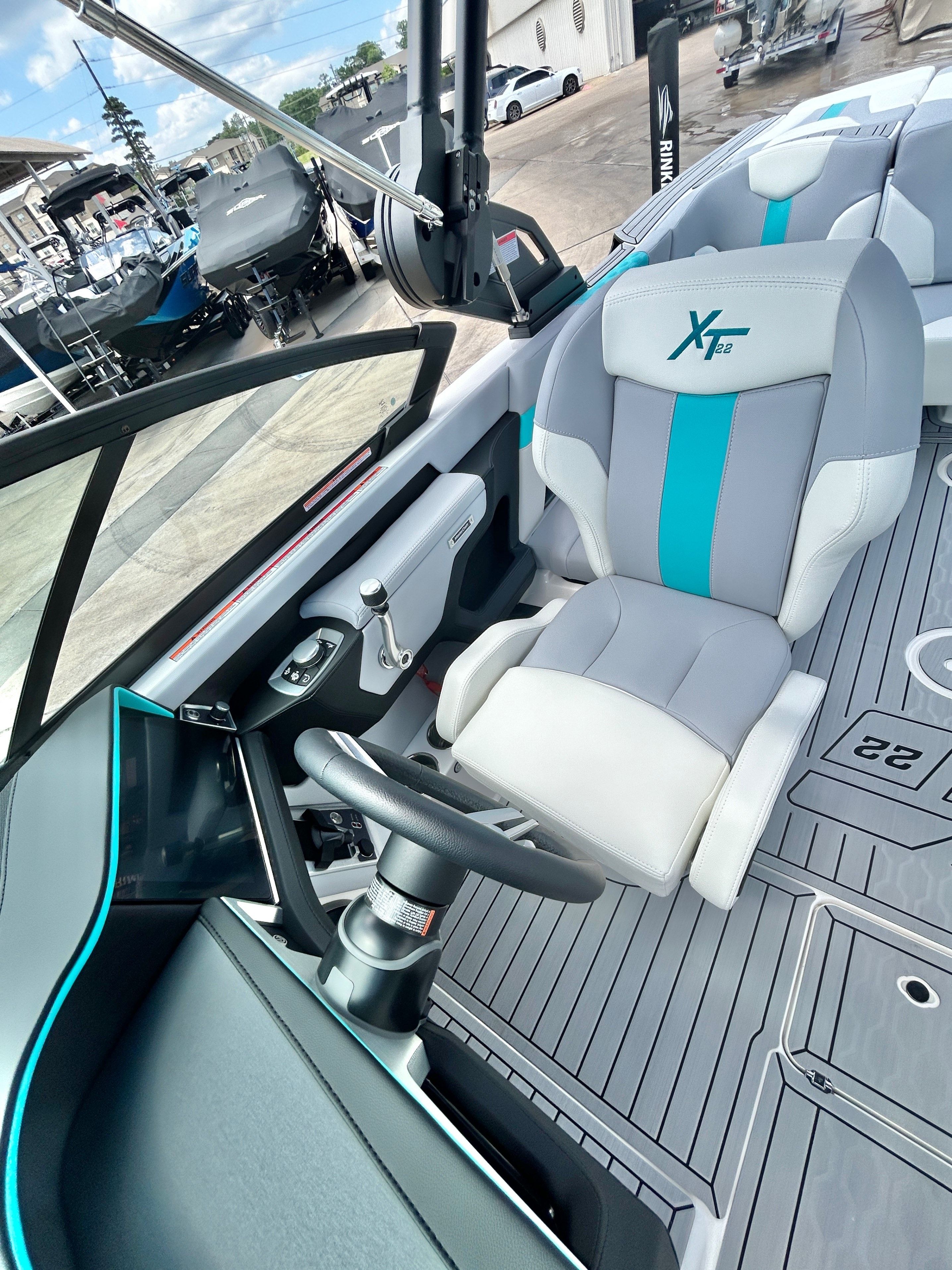 2026 MasterCraft XT22 - 26