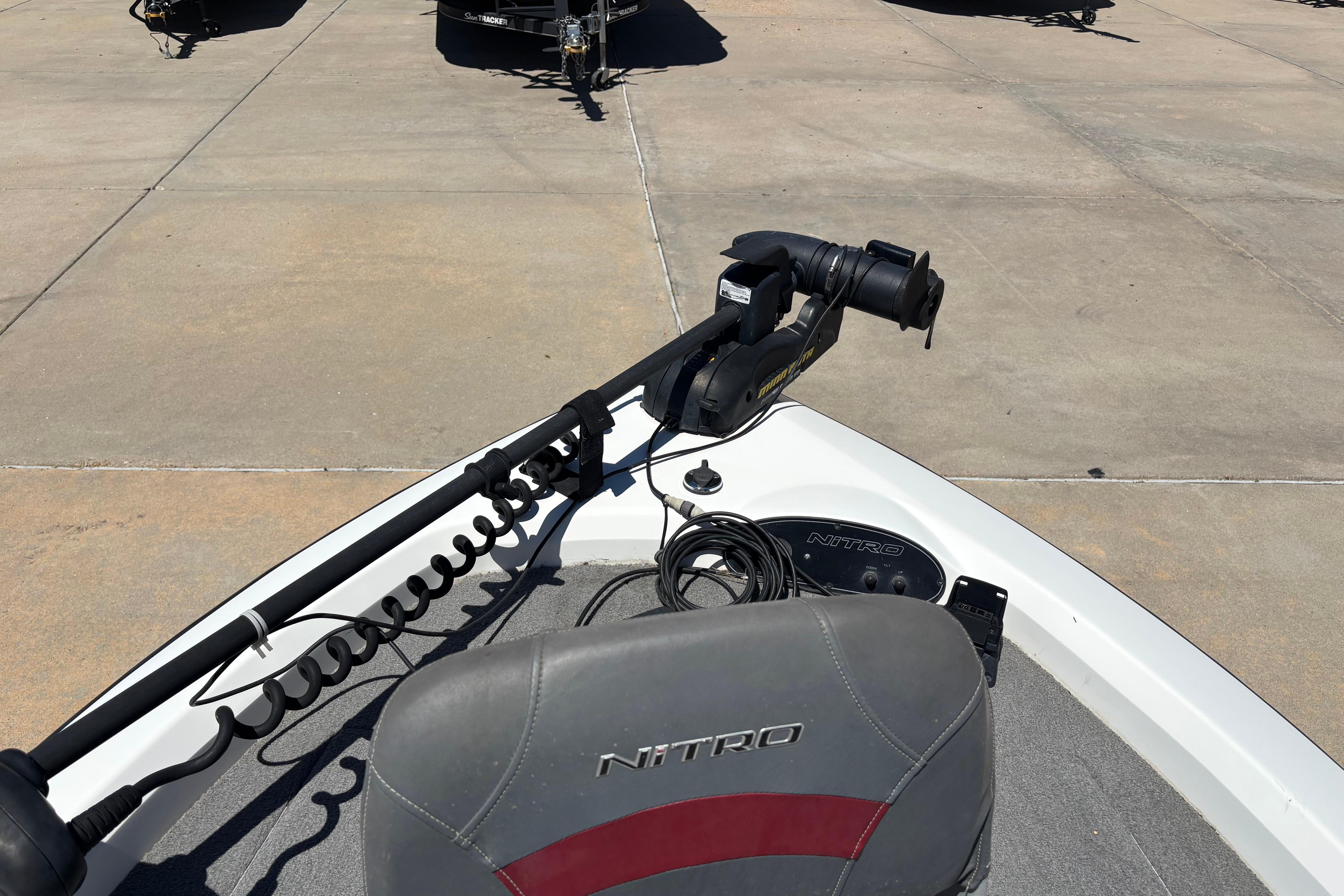 1998 Nitro 700 LX DC boat interior with trolling motor and branded seat.