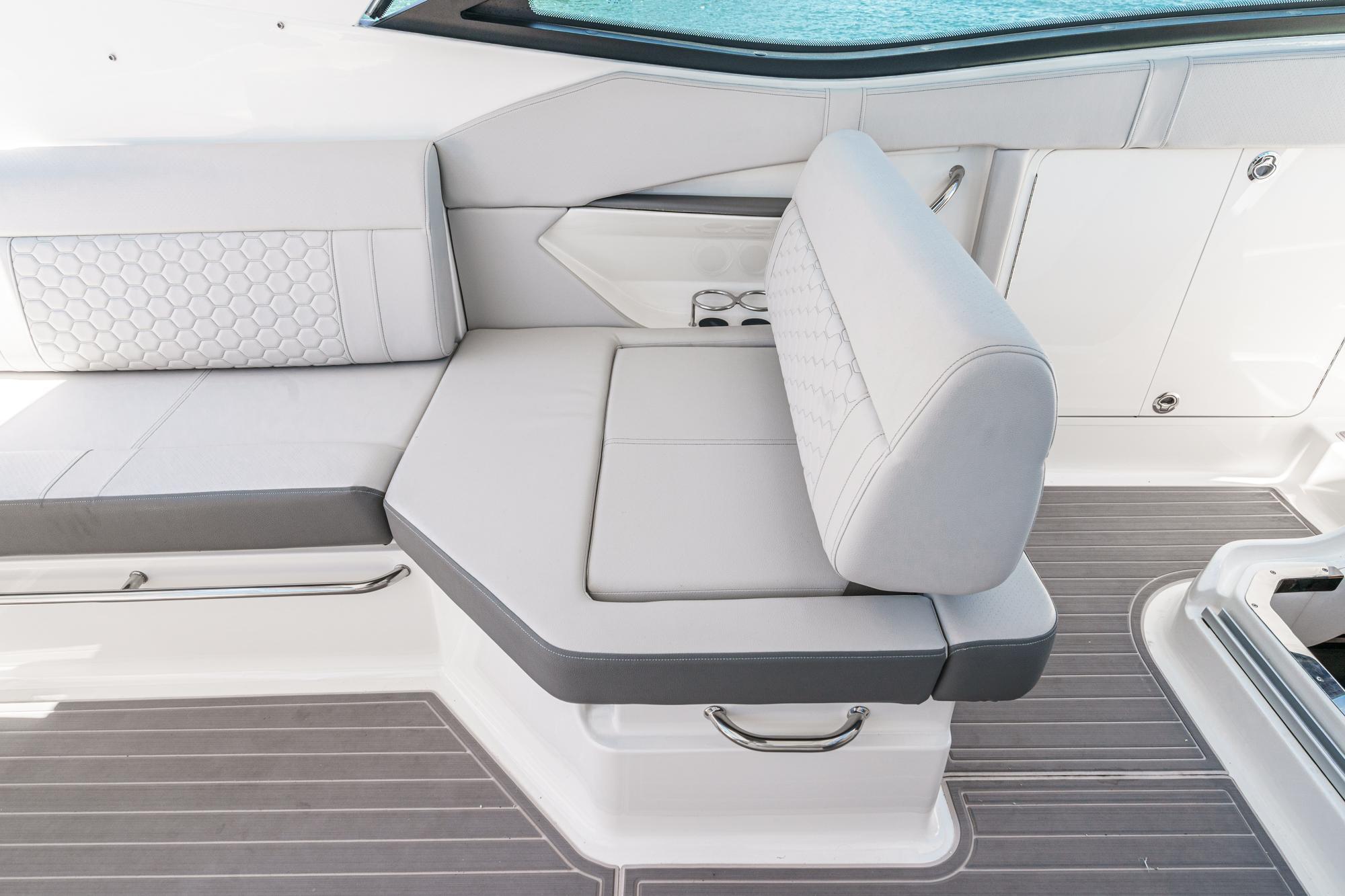 2024 Sea Ray Sundancer 320 Outboard - 38