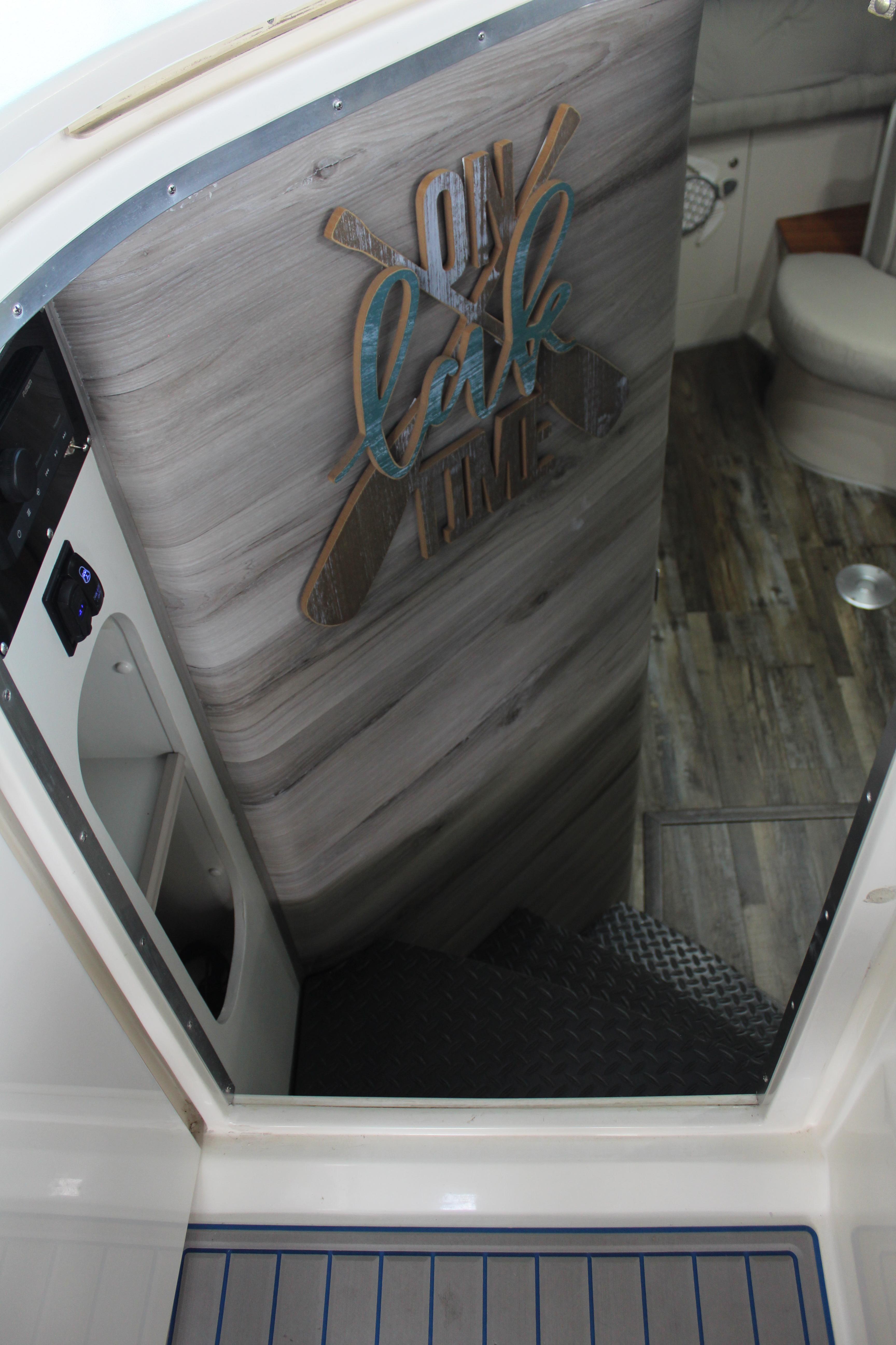 1999 Cruisers Yachts 3075 Rogue - 24