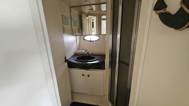 1999 Carver 350 Mariner - 26