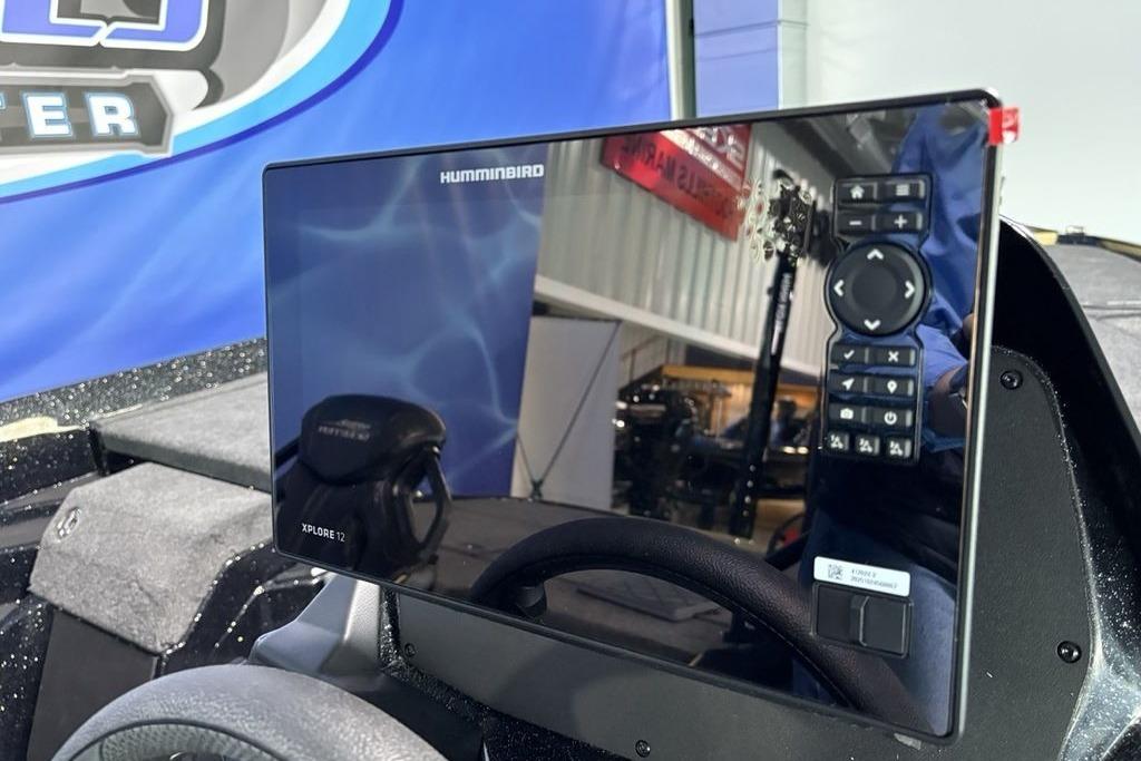 2026 Skeeter ZXE21 boat with Humminbird Xplore 12 display screen and control panel.