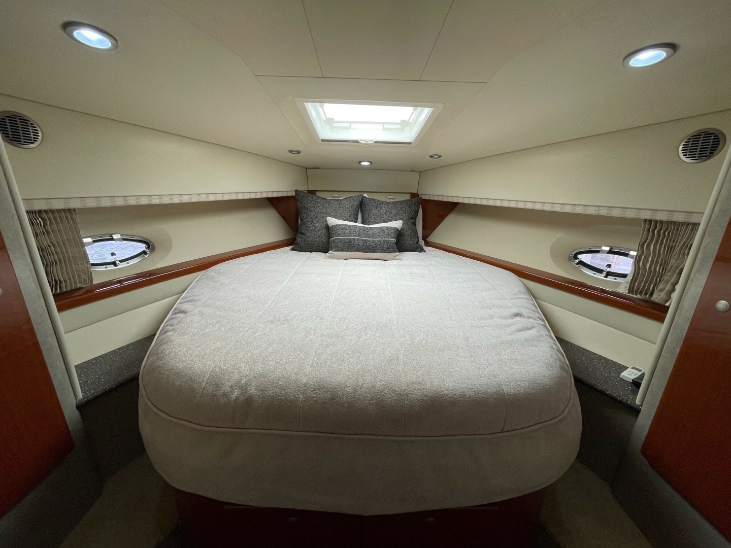 2008 Formula 45 Yacht - Image 26
