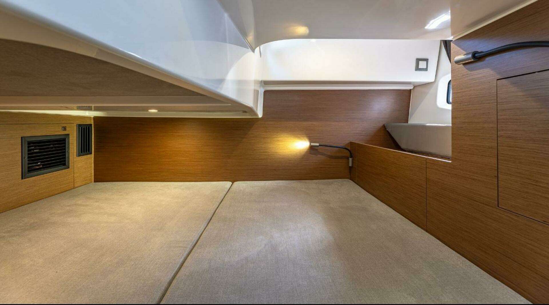 2021 Beneteau Gran Turismo 32 - Image 5