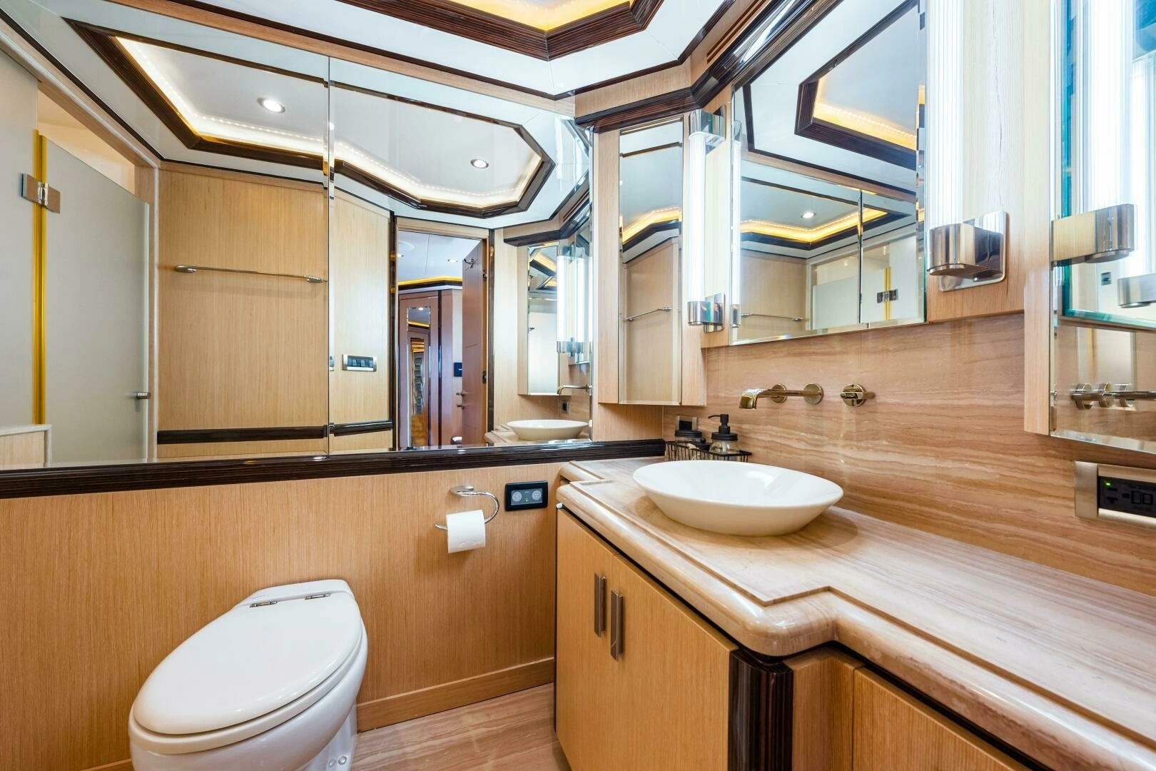 2010 Ocean Alexander 83 Motor Yacht - Image 35