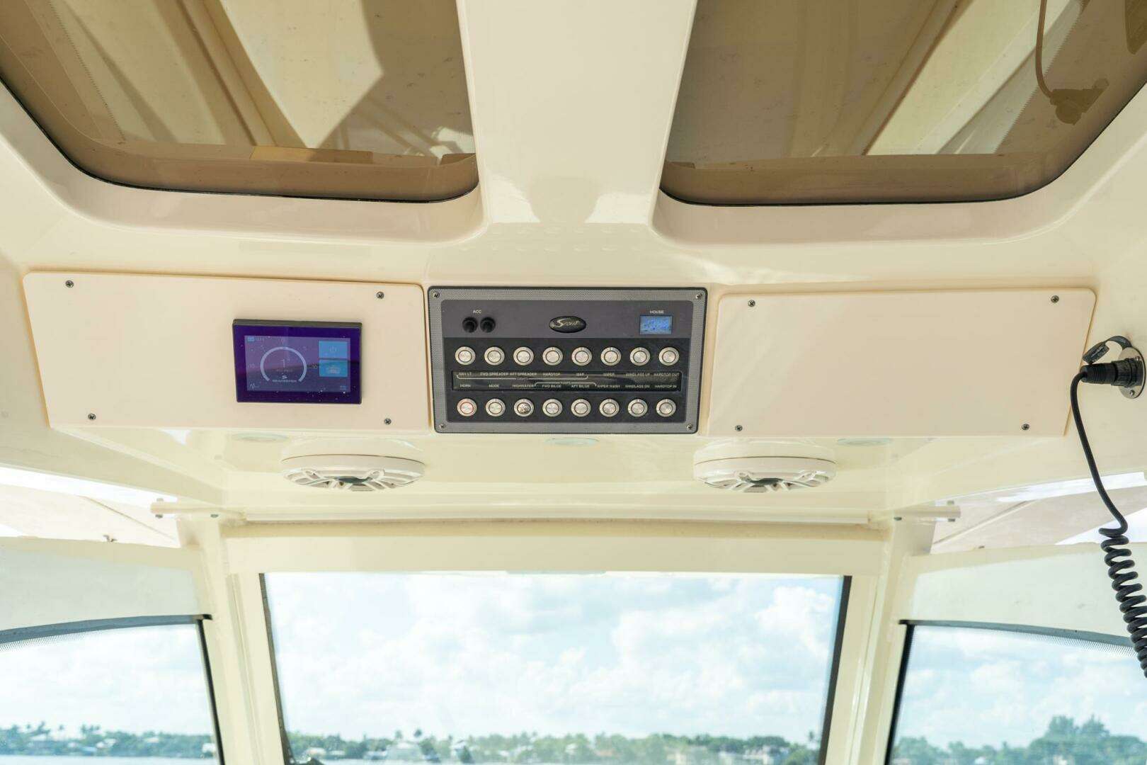 2023 Scout 355 LXF - Image 13