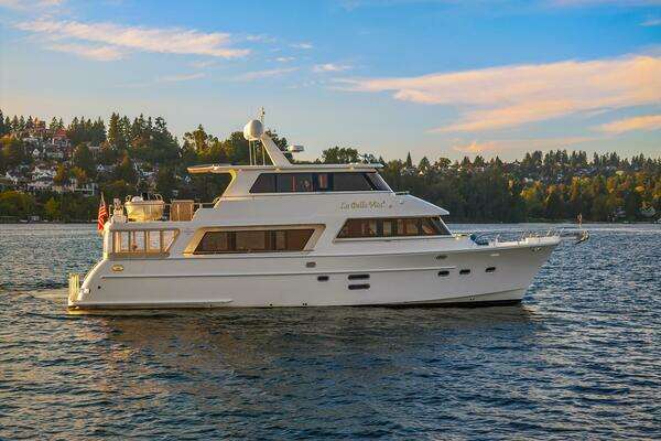 2014 Hampton 720 Skylounge LRC
