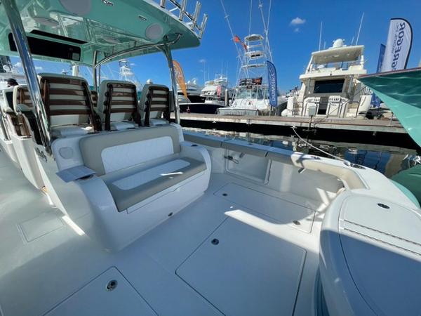 2026 Mag Bay 43 Center Console - 86
