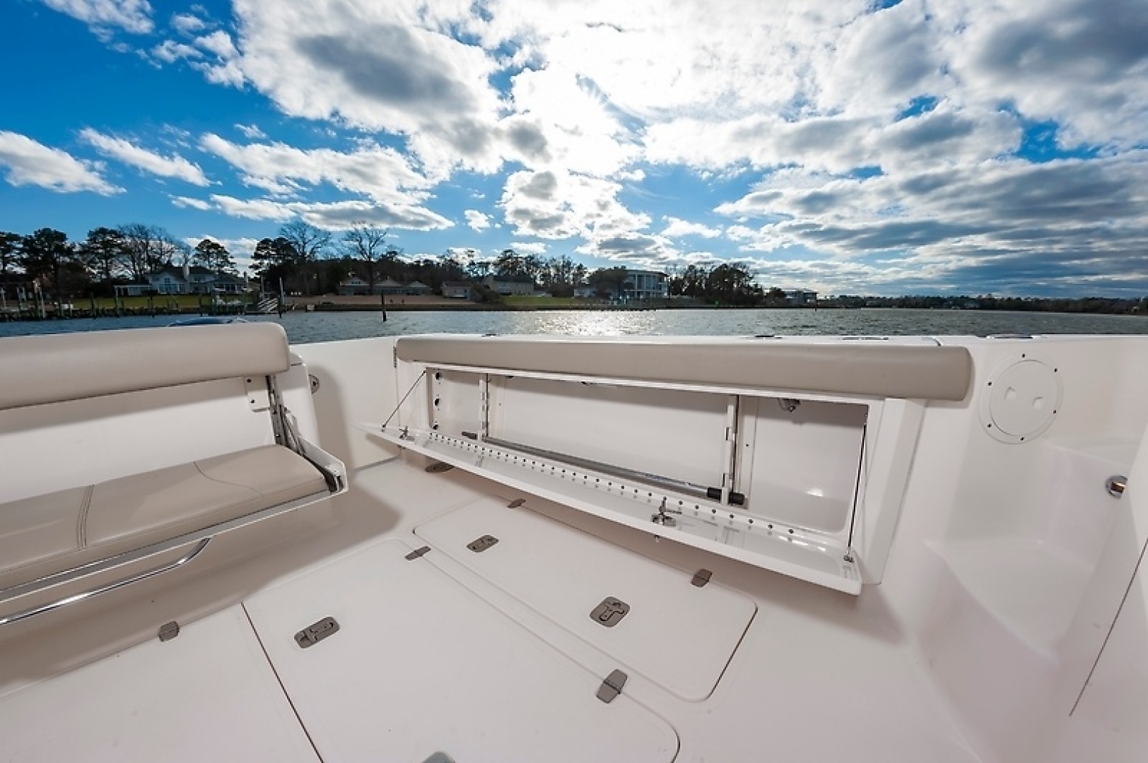 2015 Pursuit 385 OS - Image 14