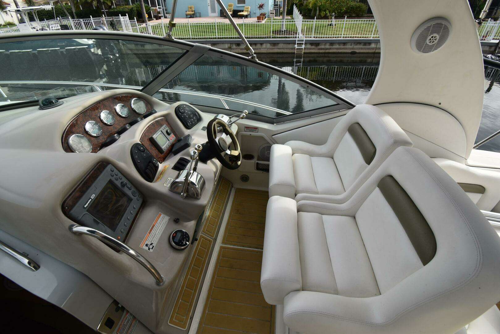 2006 Sea Ray 320 Sundancer - Image 12