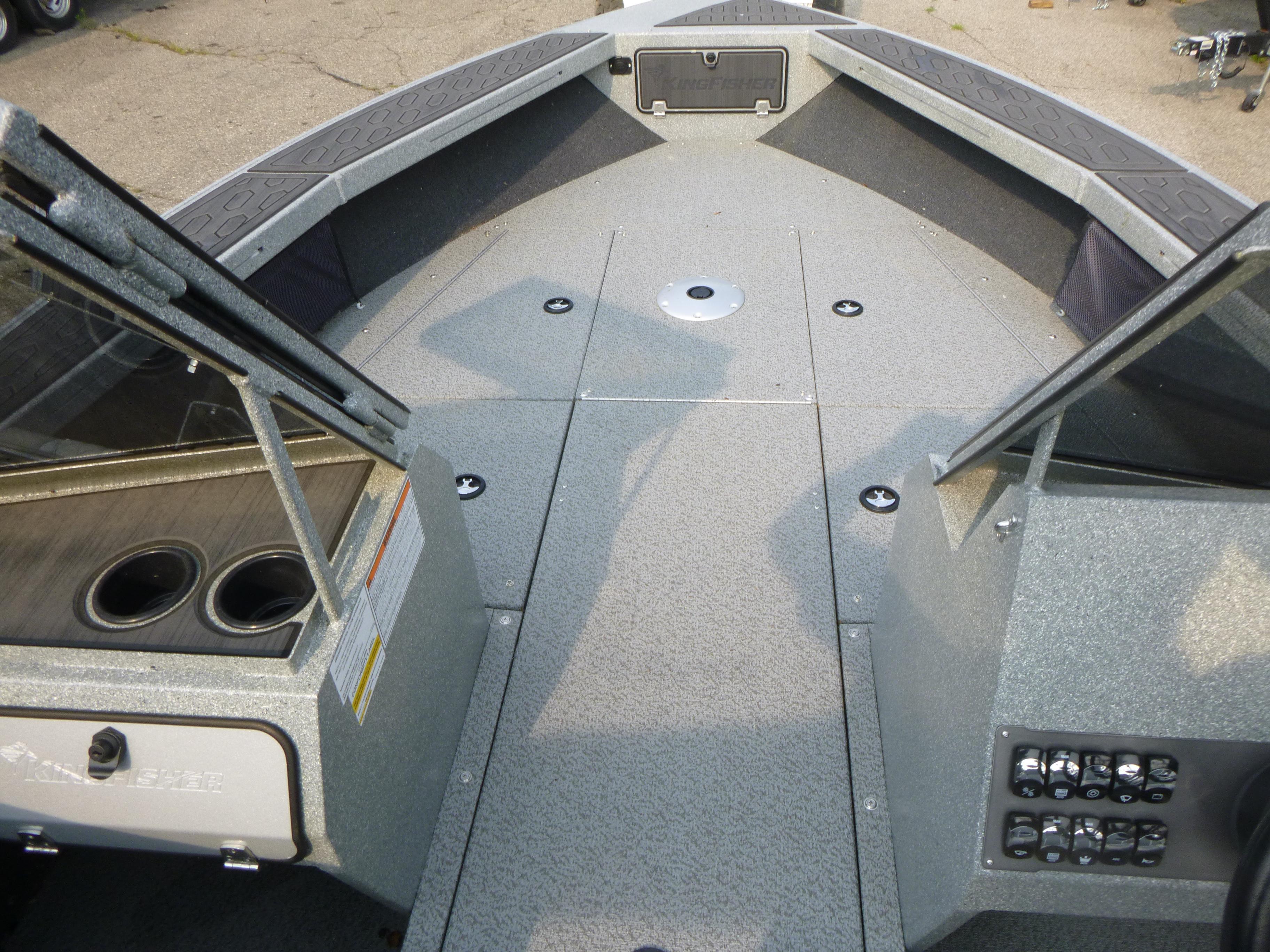 2025 KingFisher 2125 Arrow Sport boat interior with open windshield and control panel.