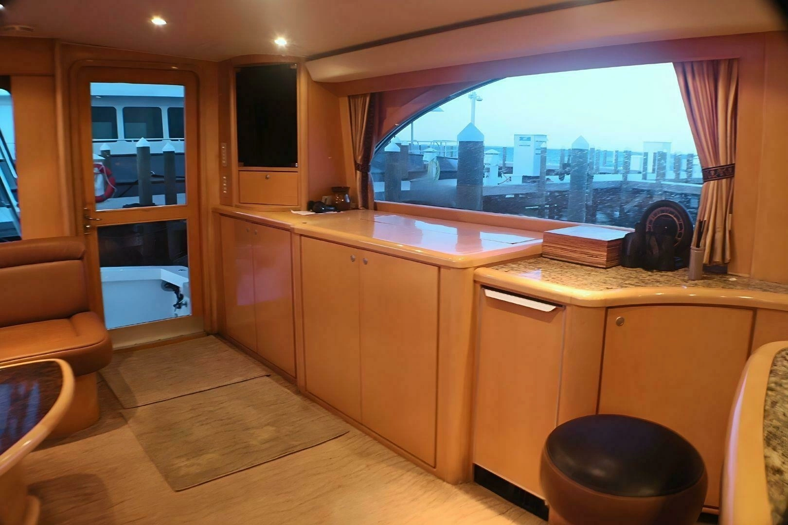 2001 Donzi 73 Sport Yacht - Image 8
